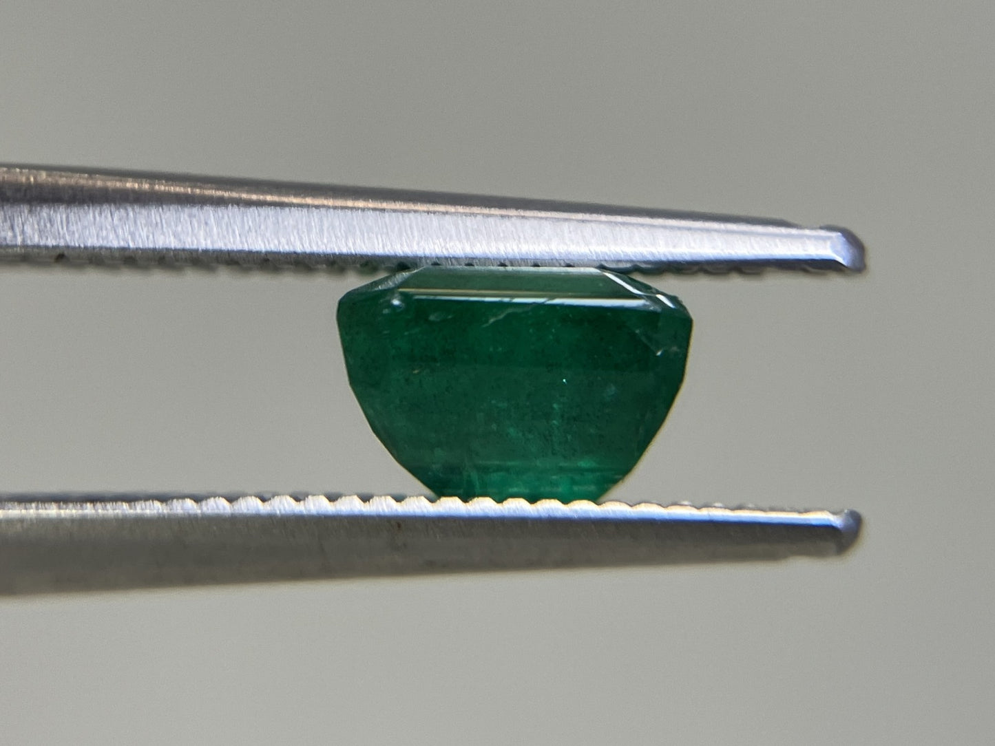 エメラルド 1.461ct  中央宝石ソーティング付き  6.30㎜×6.20㎜×4.46㎜  天然 ルース（ 裸石 ） 4743YY