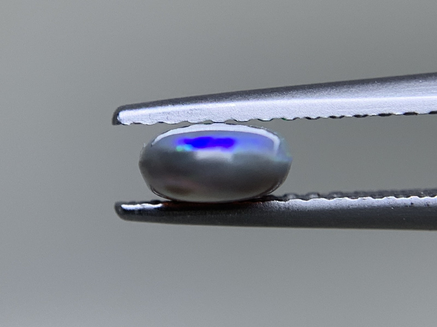 ブラックオパール（両面遊色） 天然  1.069ct  中央宝石ソーティング付き  10.3㎜×5.5㎜×2.9㎜  ルース（ 裸石 ） 6064Y