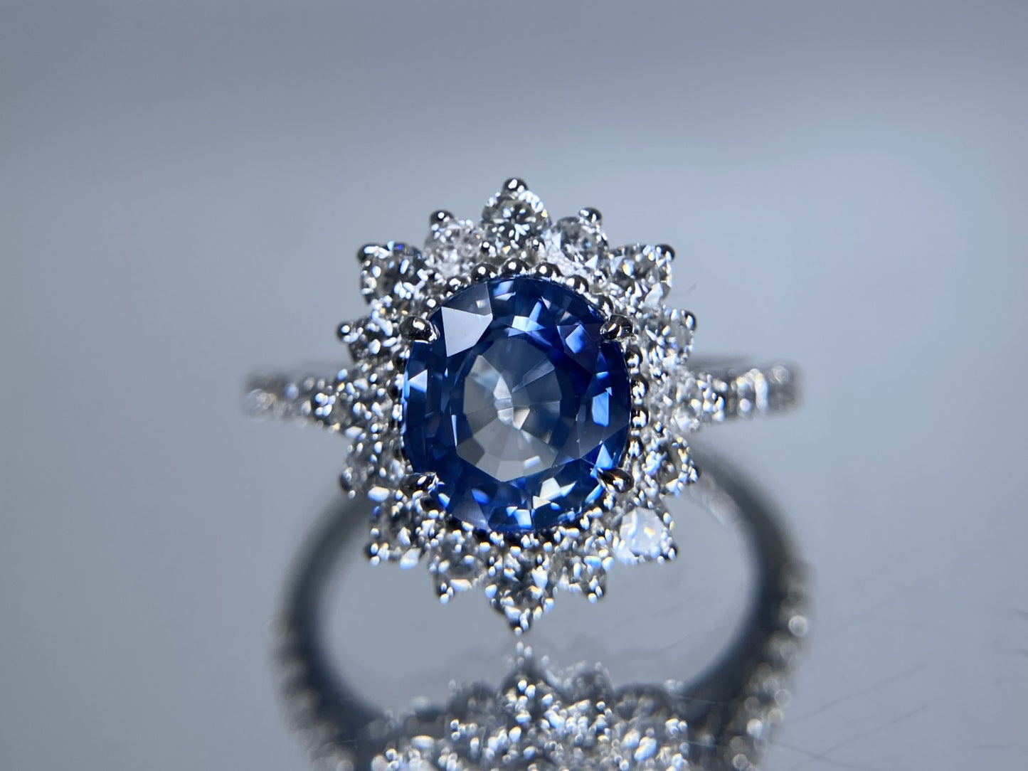 サファイア 1.04ct　コンフラワーブルー　 Cornflower blue AIGS鑑別書 D0.68ct PT900 4.5g 指輪 （JP11号） サイズ直し無料 6769S