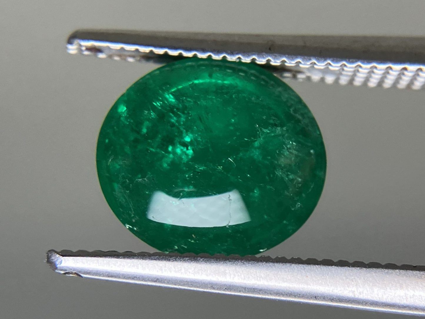エメラルド 2.964ct  中央宝石ソーティング付き  9.4㎜×8.4㎜×5.5㎜  天然 ルース（ 裸石 ） 4794YY