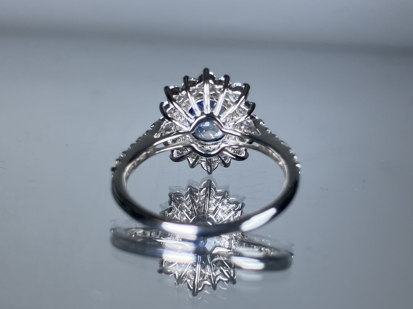 サファイア 1.04ct　コンフラワーブルー　 Cornflower blue AIGS鑑別書 D0.68ct PT900 4.5g 指輪 （JP11号） サイズ直し無料 6769S