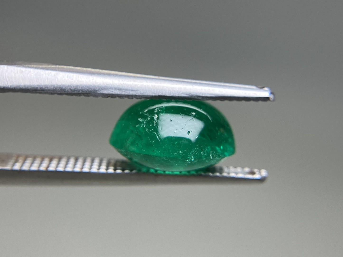 エメラルド 2.964ct  中央宝石ソーティング付き  9.4㎜×8.4㎜×5.5㎜  天然 ルース（ 裸石 ） 4794YY