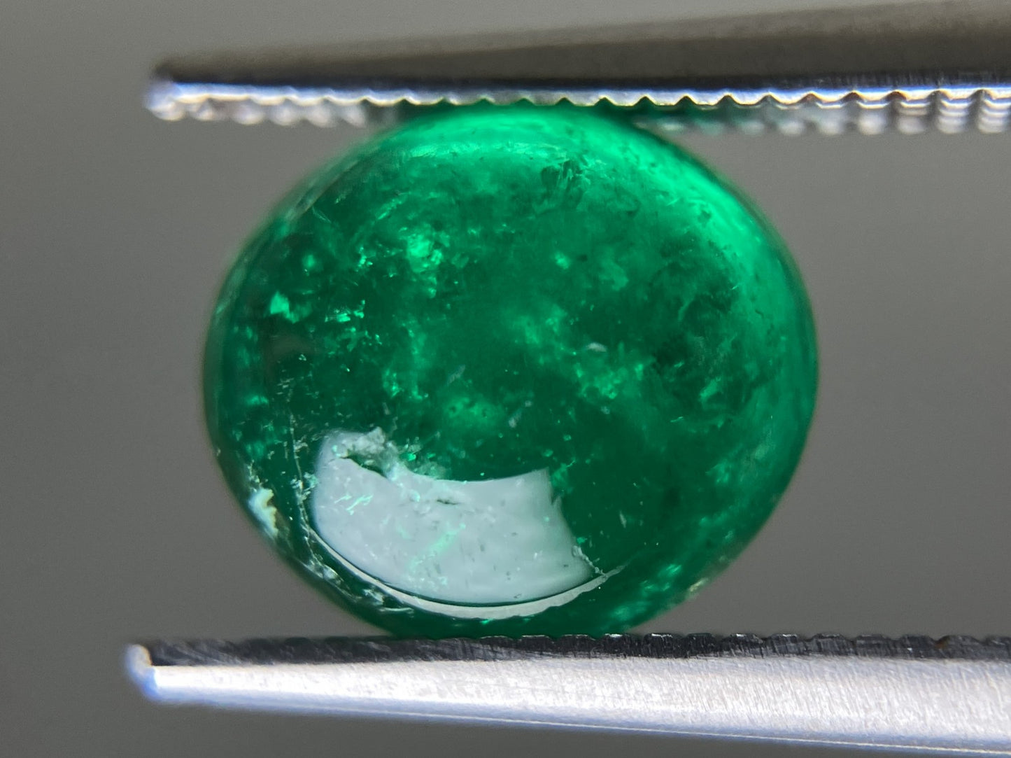 エメラルド 2.964ct  中央宝石ソーティング付き  9.4㎜×8.4㎜×5.5㎜  天然 ルース（ 裸石 ） 4794YY