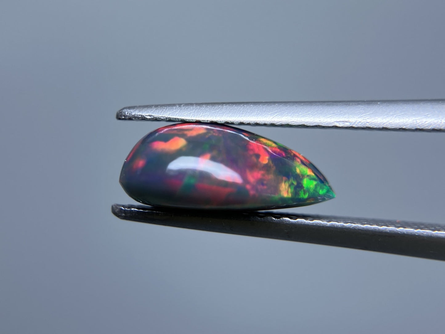 ブラックオパール （黒色化） 2.307ct 宝石ソーティング付き 11.5㎜×9.0㎜×4.8㎜ ルース（ 裸石 ） 3409S