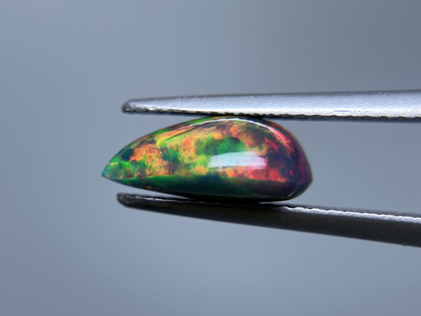 ブラックオパール （黒色化） 2.307ct 宝石ソーティング付き 11.5㎜×9.0㎜×4.8㎜ ルース（ 裸石 ） 3409S