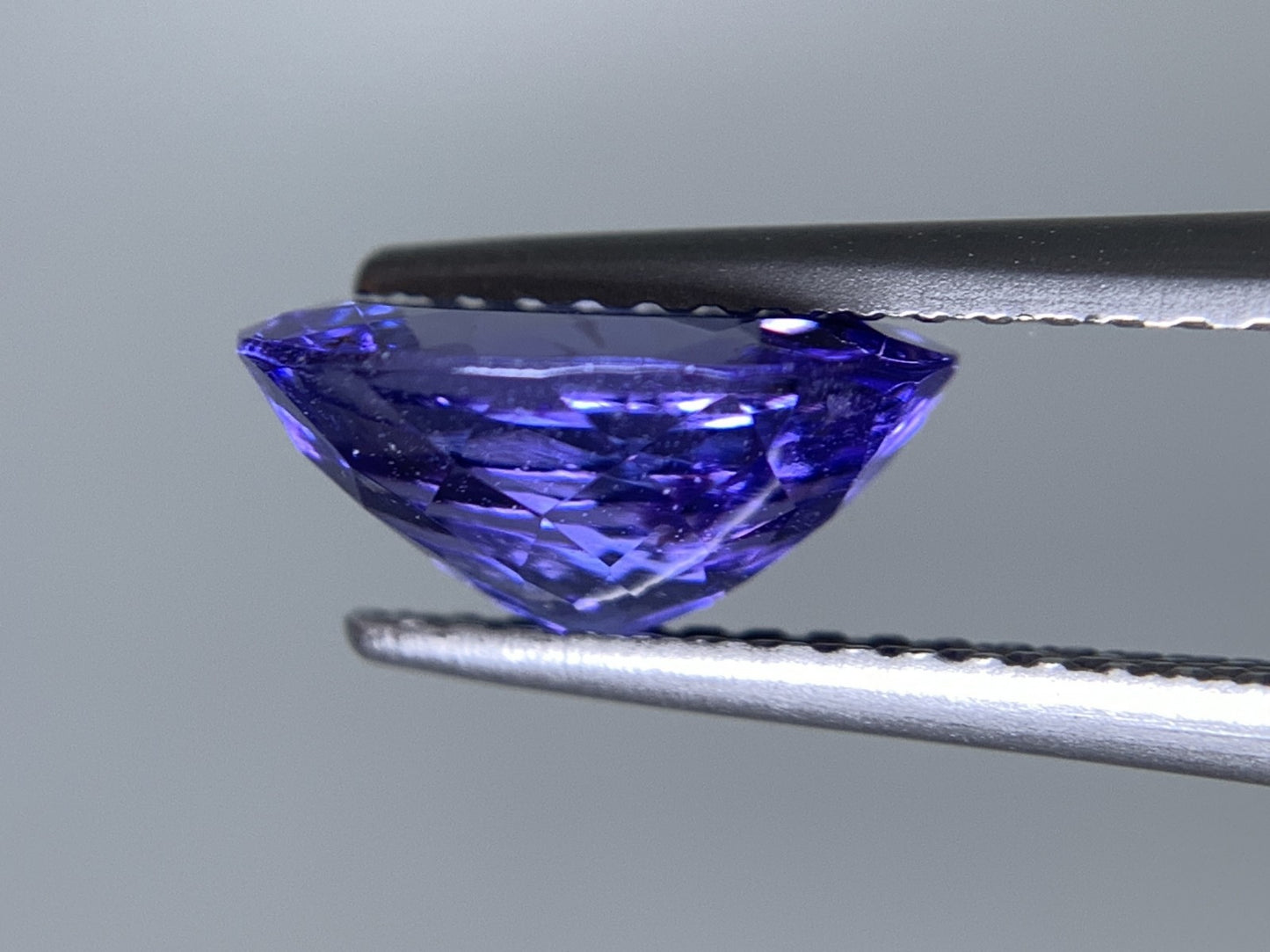 タンザナイト 天然 2.193ct 宝石ソーティング付き 9.7㎜×7.4㎜×4.5㎜ ルース（ 裸石 ） 7007Y