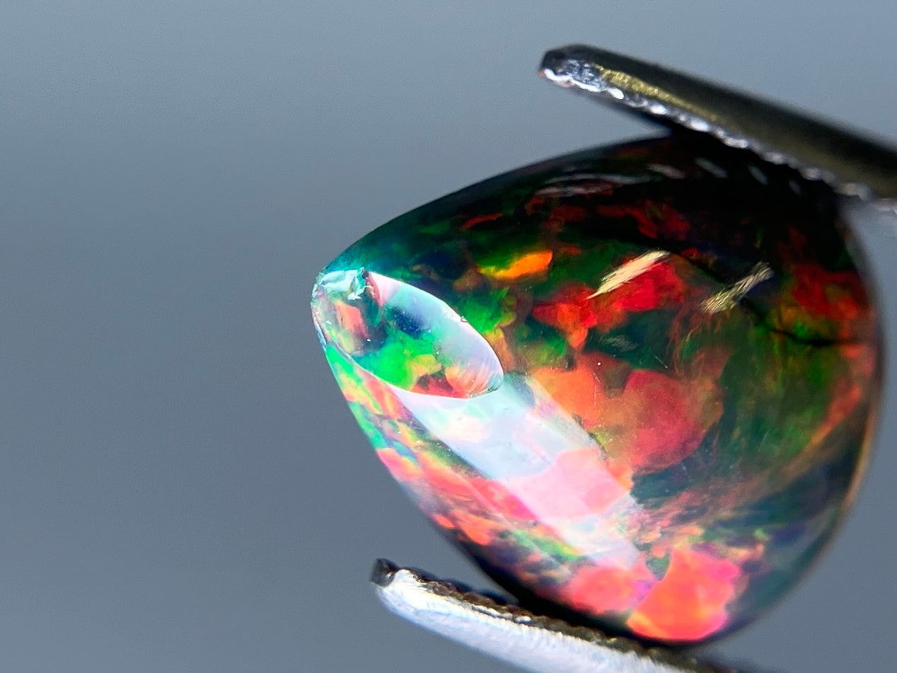 ブラックオパール （黒色化） 2.307ct 宝石ソーティング付き 11.5㎜×9.0㎜×4.8㎜ ルース（ 裸石 ） 3409S
