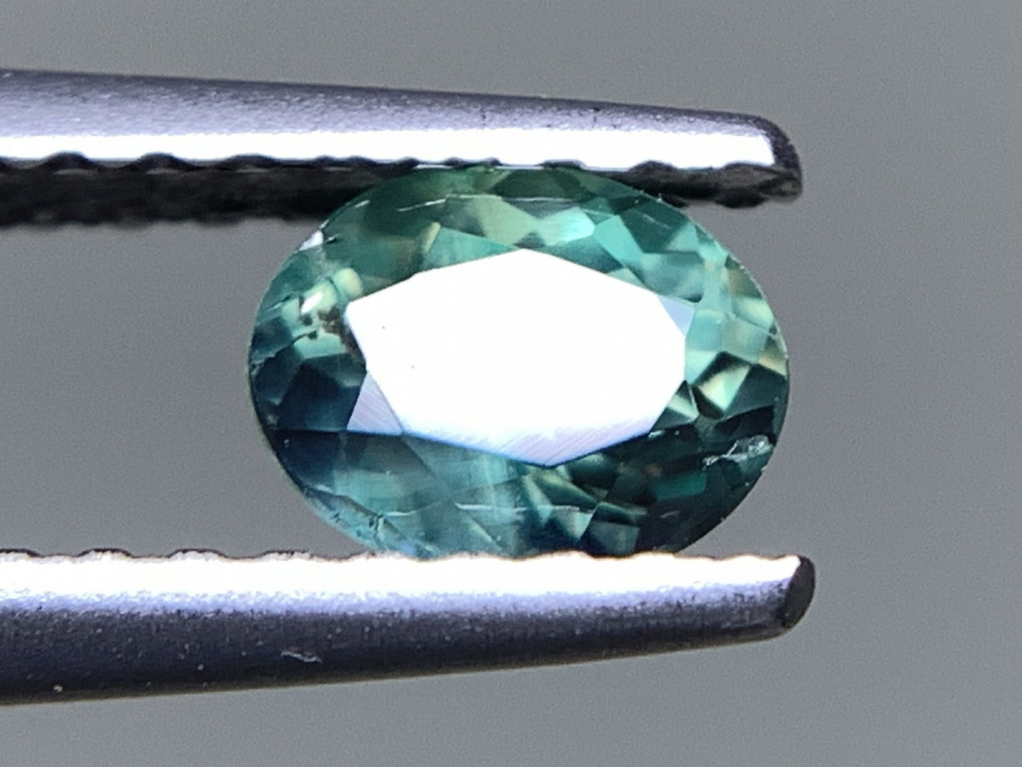 アレキサンドライト  天然  0.522ct  中央宝石ソーティング付き  5.17㎜×4.09㎜×3.27㎜   天然 ルース（ 裸石 ） 5081Y