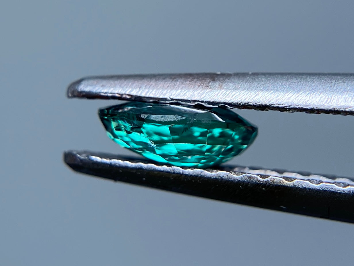 アレキサンドライト 0.552ct 中央宝石ソーティング付き 5.66㎜×4.49㎜×2.33㎜ ルース（ 裸石 ） 3071S