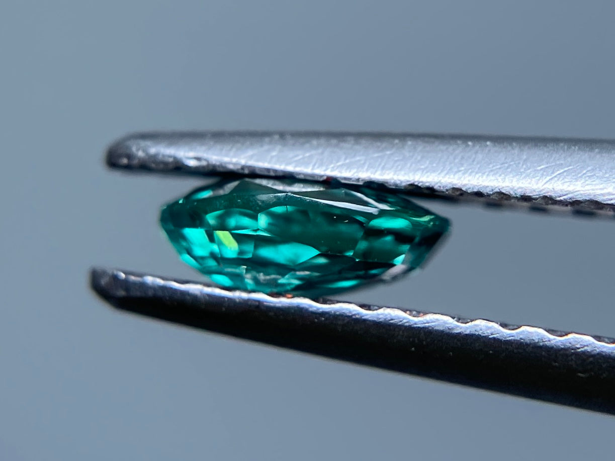 アレキサンドライト 0.552ct 中央宝石ソーティング付き 5.66㎜×4.49㎜×2.33㎜ ルース（ 裸石 ） 3071S
