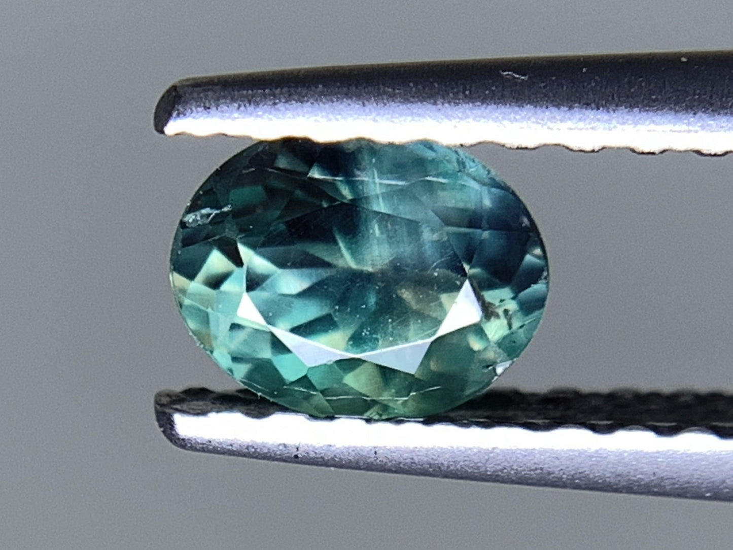 アレキサンドライト  天然  0.522ct  中央宝石ソーティング付き  5.17㎜×4.09㎜×3.27㎜   天然 ルース（ 裸石 ） 5081Y