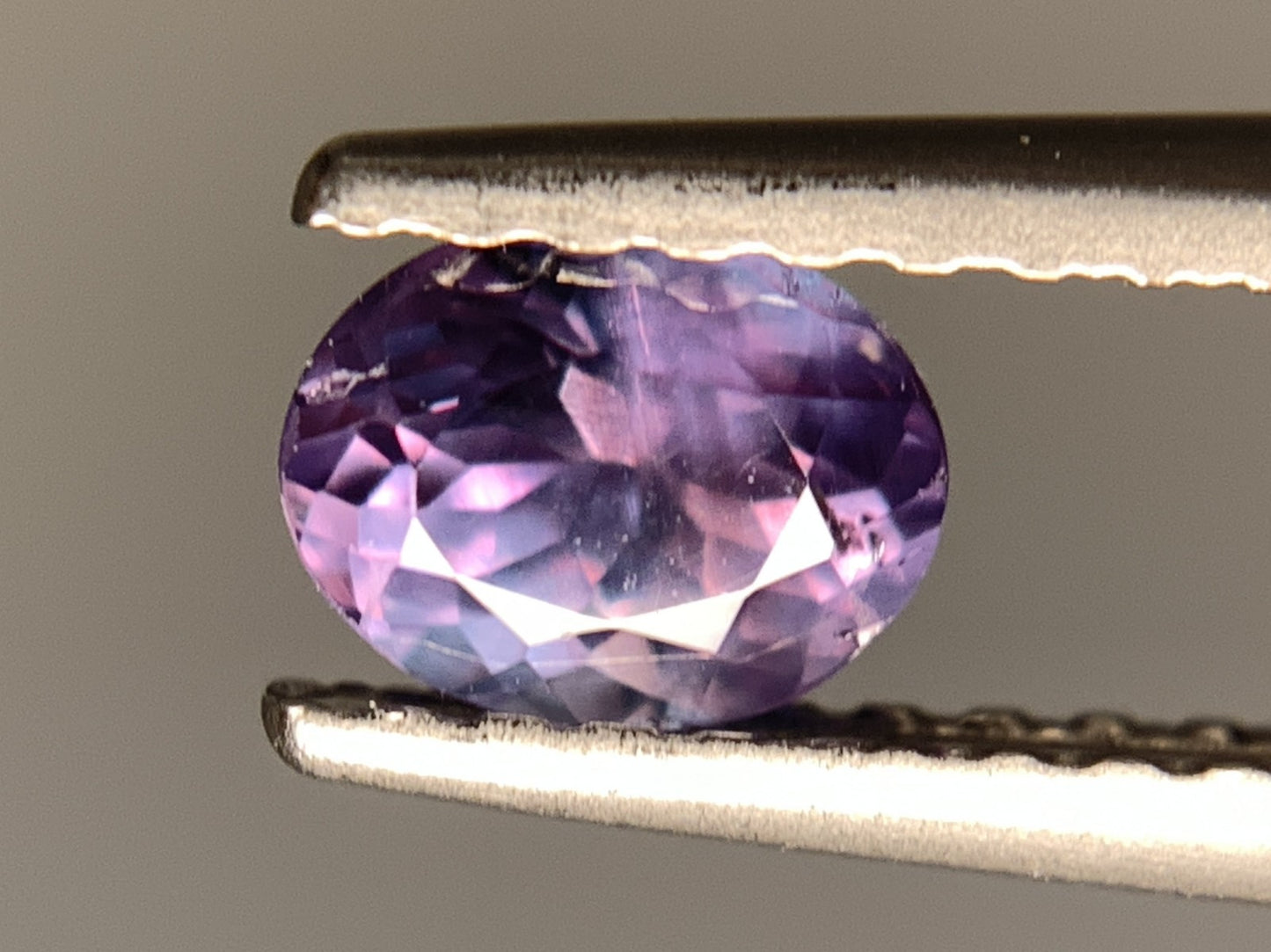 アレキサンドライト  天然  0.522ct  中央宝石ソーティング付き  5.17㎜×4.09㎜×3.27㎜   天然 ルース（ 裸石 ） 5081Y