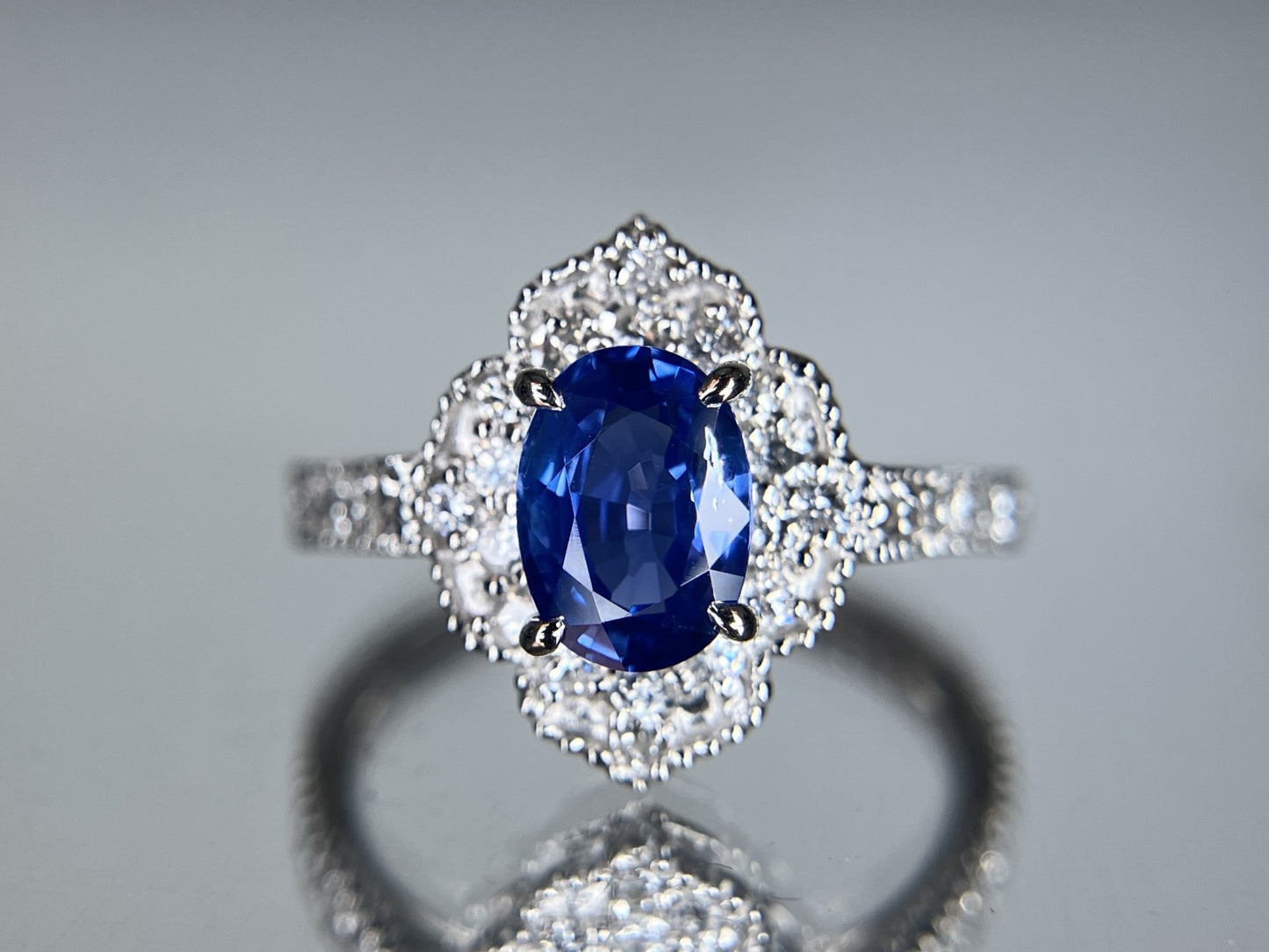 サファイア 1.13ct コンフラワーブルー 　Cornflower blue AIGS鑑別書 D0.45ct PT900 4.8g 指輪 （JP10号） サイズ直し無料 7325S