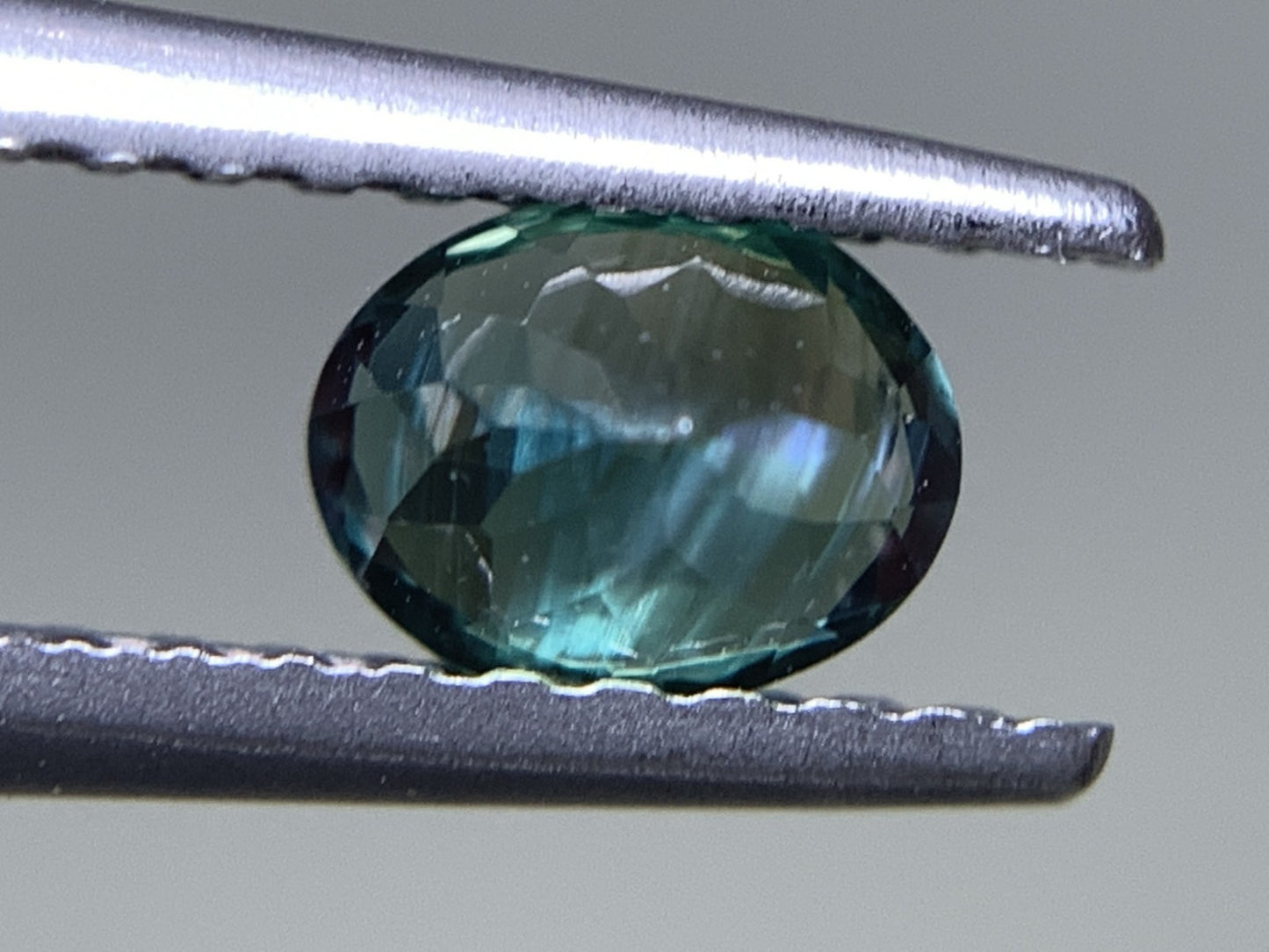 アレキサンドライト  天然  0.522ct  中央宝石ソーティング付き  5.17㎜×4.09㎜×3.27㎜   天然 ルース（ 裸石 ） 5081Y