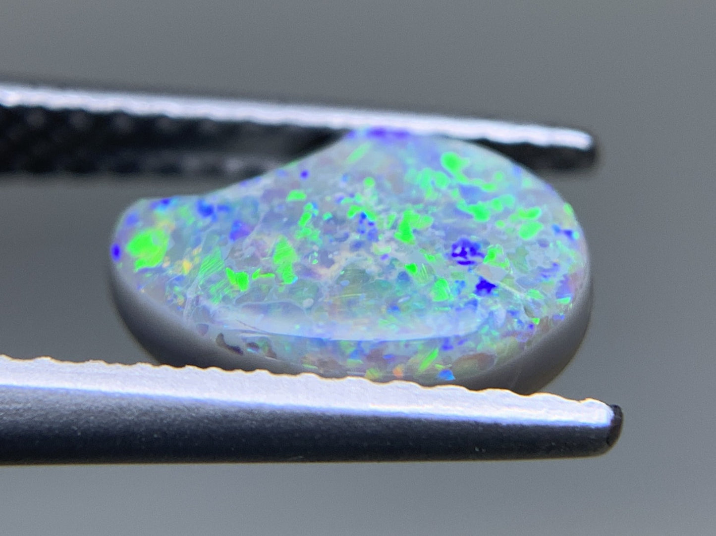 ブラックオパール 天然  1.089ct  宝石ソーティング付き  9.3㎜×6.8㎜×2.5㎜ ルース（ 裸石 ）  6156Y