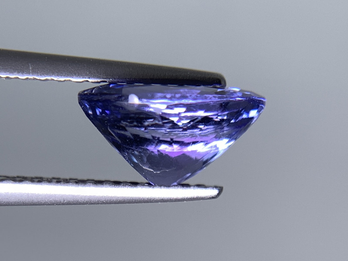 タンザナイト 天然 2.147ct 宝石ソーティング付き 9.5㎜×6.9㎜×5.1㎜ ルース（ 裸石 ） 7017Y