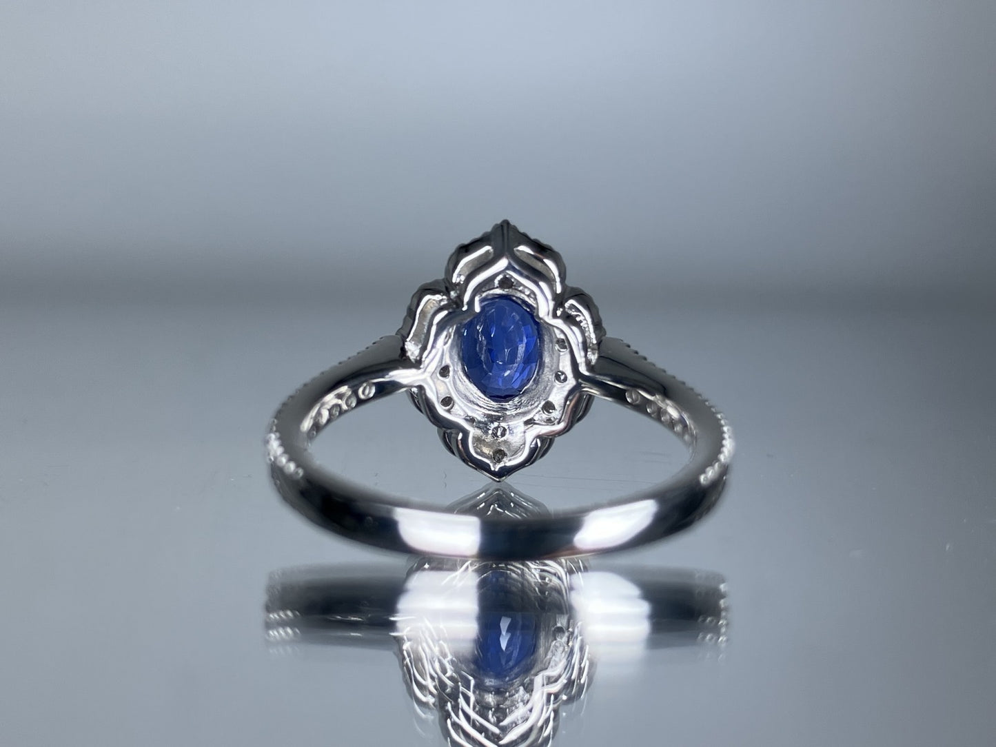 サファイア 1.13ct コンフラワーブルー 　Cornflower blue AIGS鑑別書 D0.45ct PT900 4.8g 指輪 （JP10号） サイズ直し無料 7325S