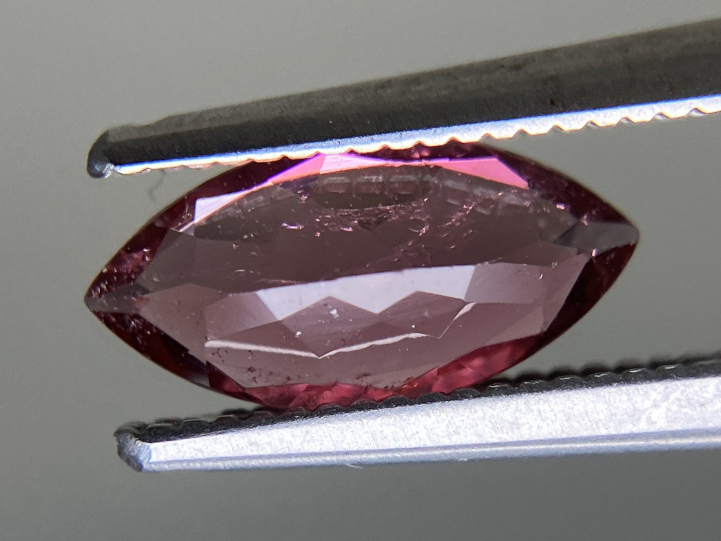 ピンクトルマリン 0.839ct  宝石ソーティング付き  9.9㎜×4.8㎜×2.7㎜  天然 ルース（ 裸石 ） 4974YY
