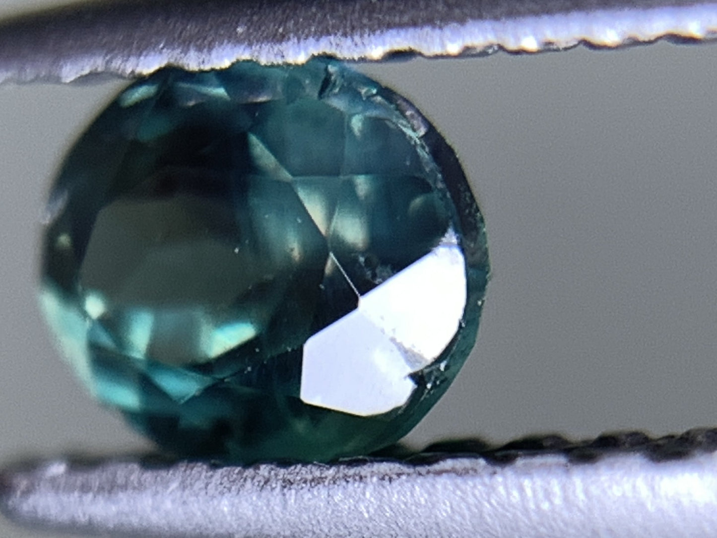 アレキサンドライト  天然  0.522ct  中央宝石ソーティング付き  5.17㎜×4.09㎜×3.27㎜   天然 ルース（ 裸石 ） 5081Y