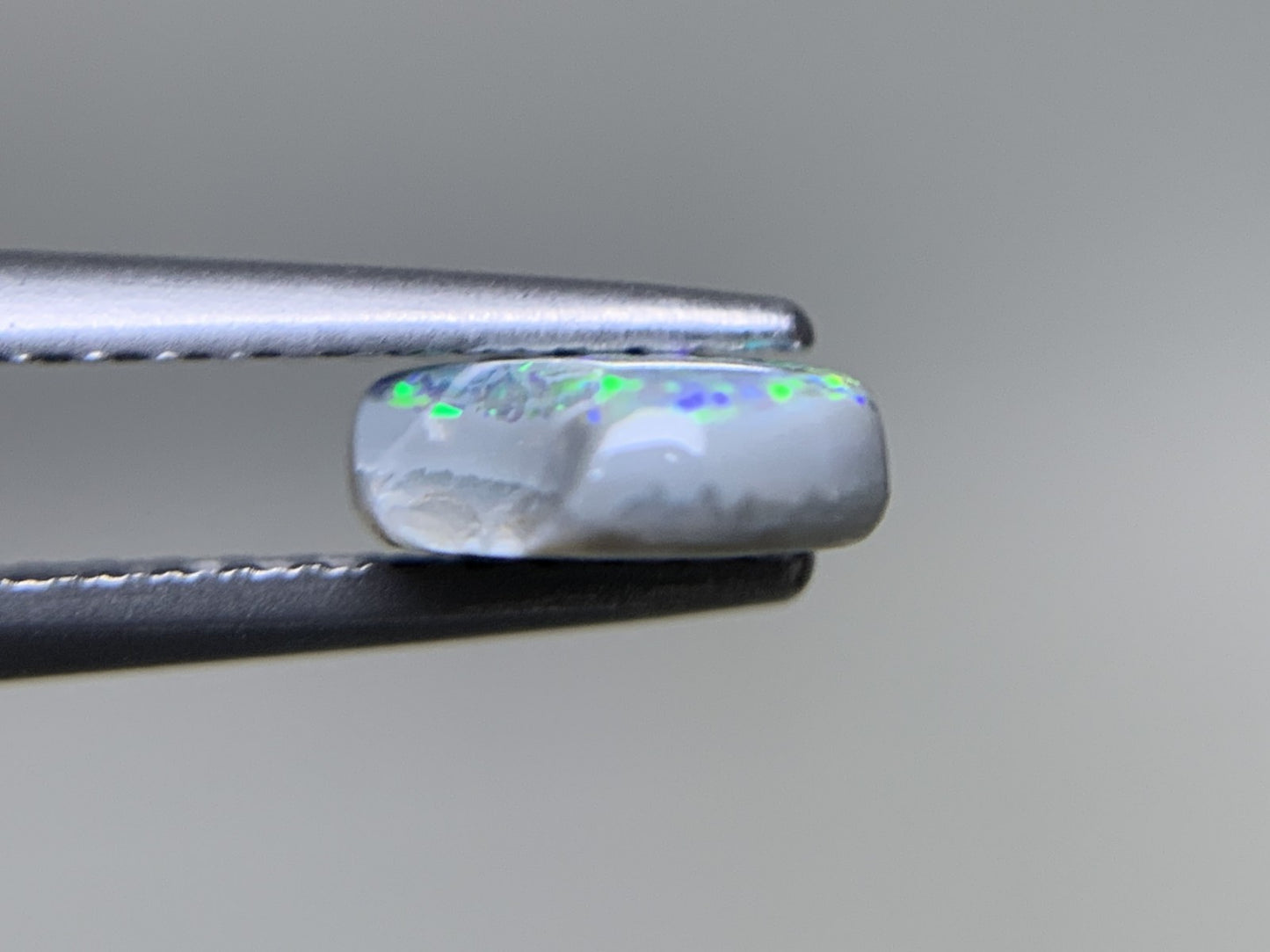 ブラックオパール 天然  1.089ct  宝石ソーティング付き  9.3㎜×6.8㎜×2.5㎜ ルース（ 裸石 ）  6156Y