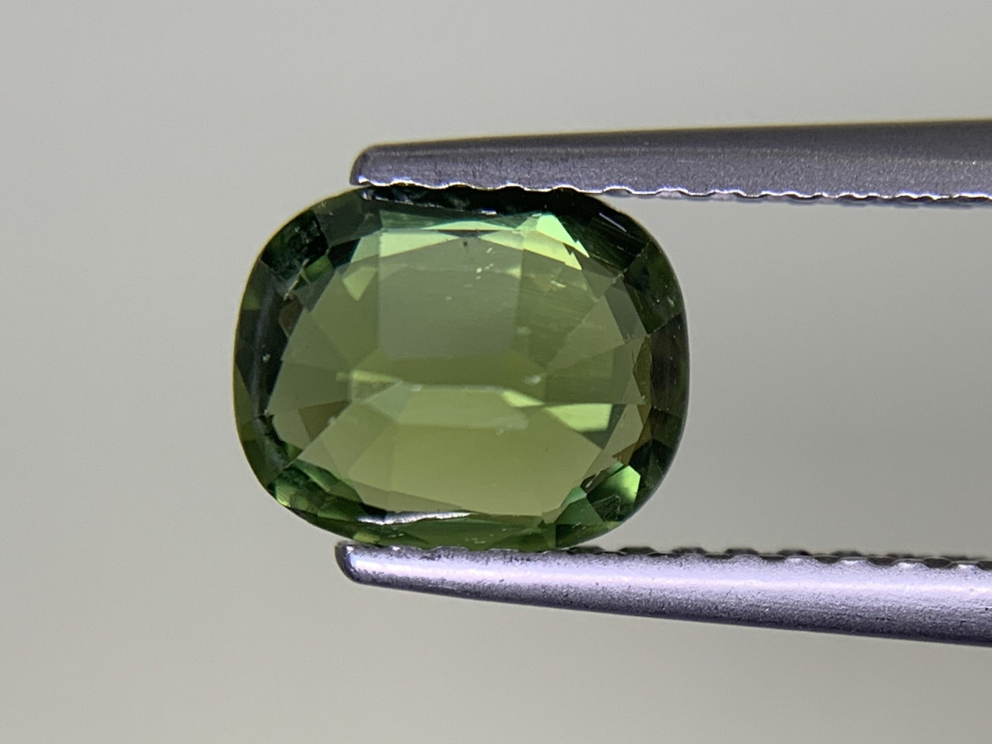 グリーンサファイア 1.441ct 宝石ソーティング付き 7.2㎜×6.0㎜×3.5㎜ ルース（ 裸石 ） 2826Y