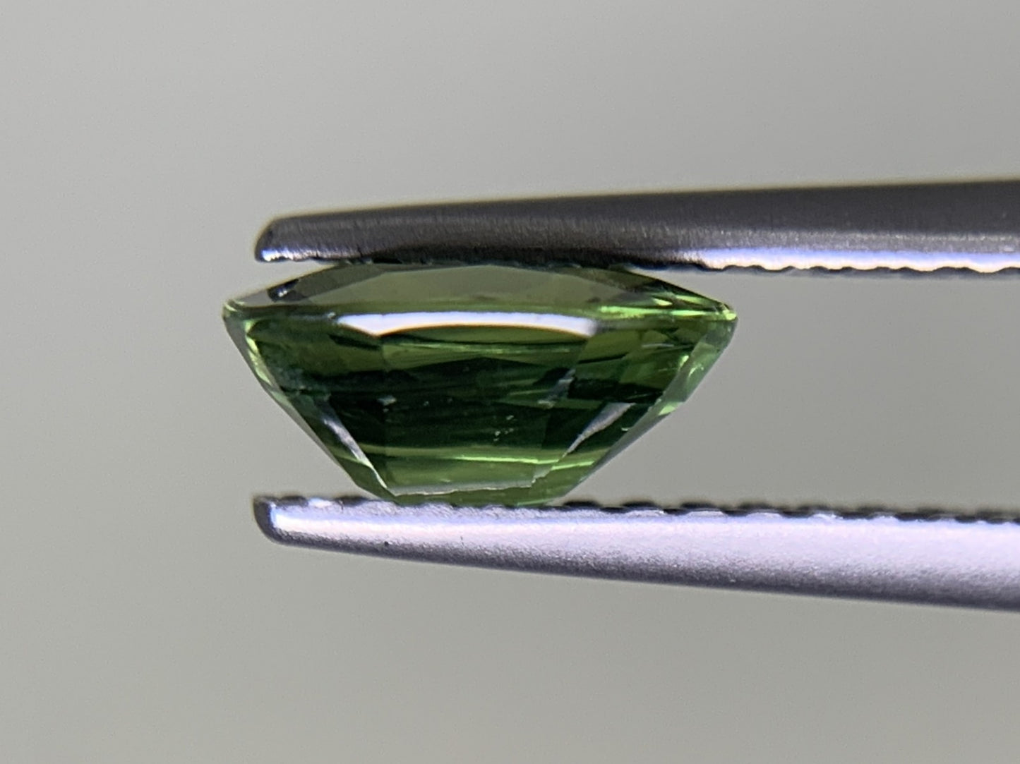グリーンサファイア 1.441ct 宝石ソーティング付き 7.2㎜×6.0㎜×3.5㎜ ルース（ 裸石 ） 2826Y