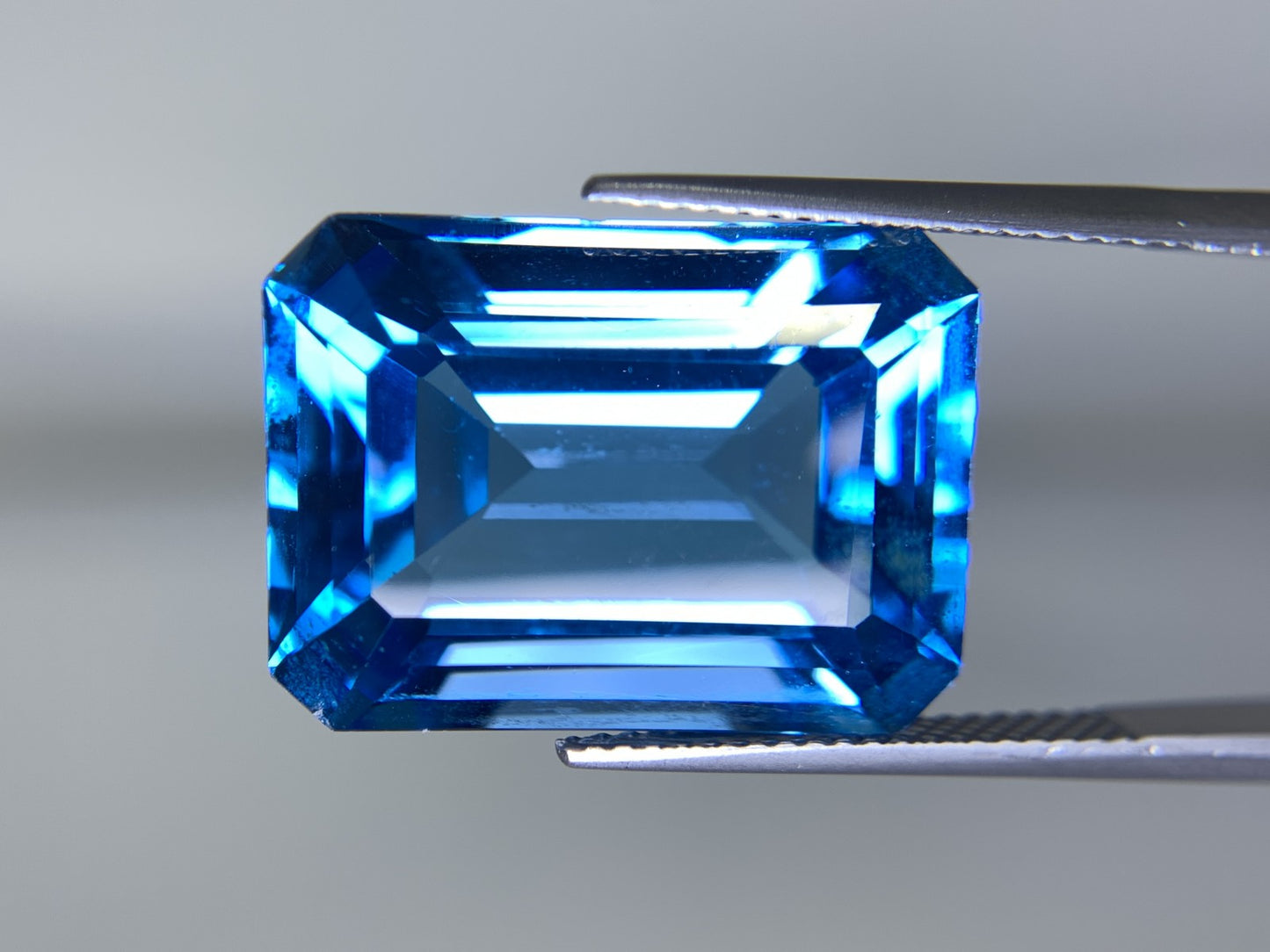 ブルートパーズ 28.836ct  宝石ソーティング付き  19.9㎜×14.8㎜×10.0㎜  天然 ルース（ 裸石 ） 4421Y