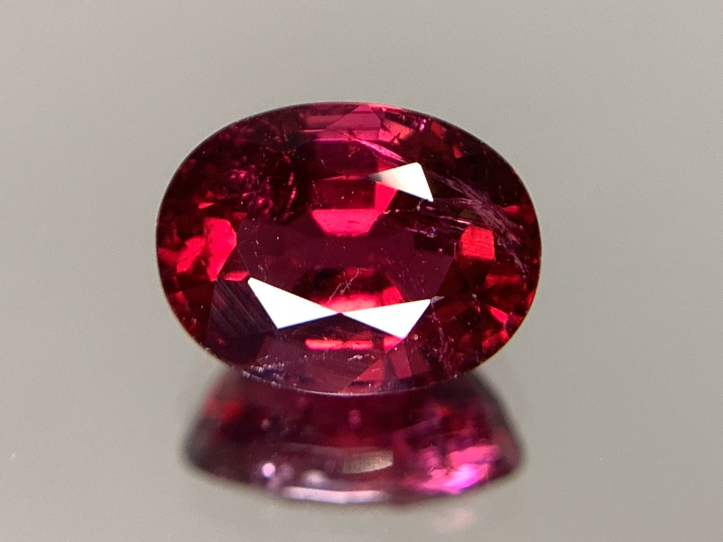 ルベライト（トルマリン） 2.056ct 宝石ソーティング付き  8.9㎜×6.6㎜×5.0㎜  ルース（ 裸石 ） 2633Y