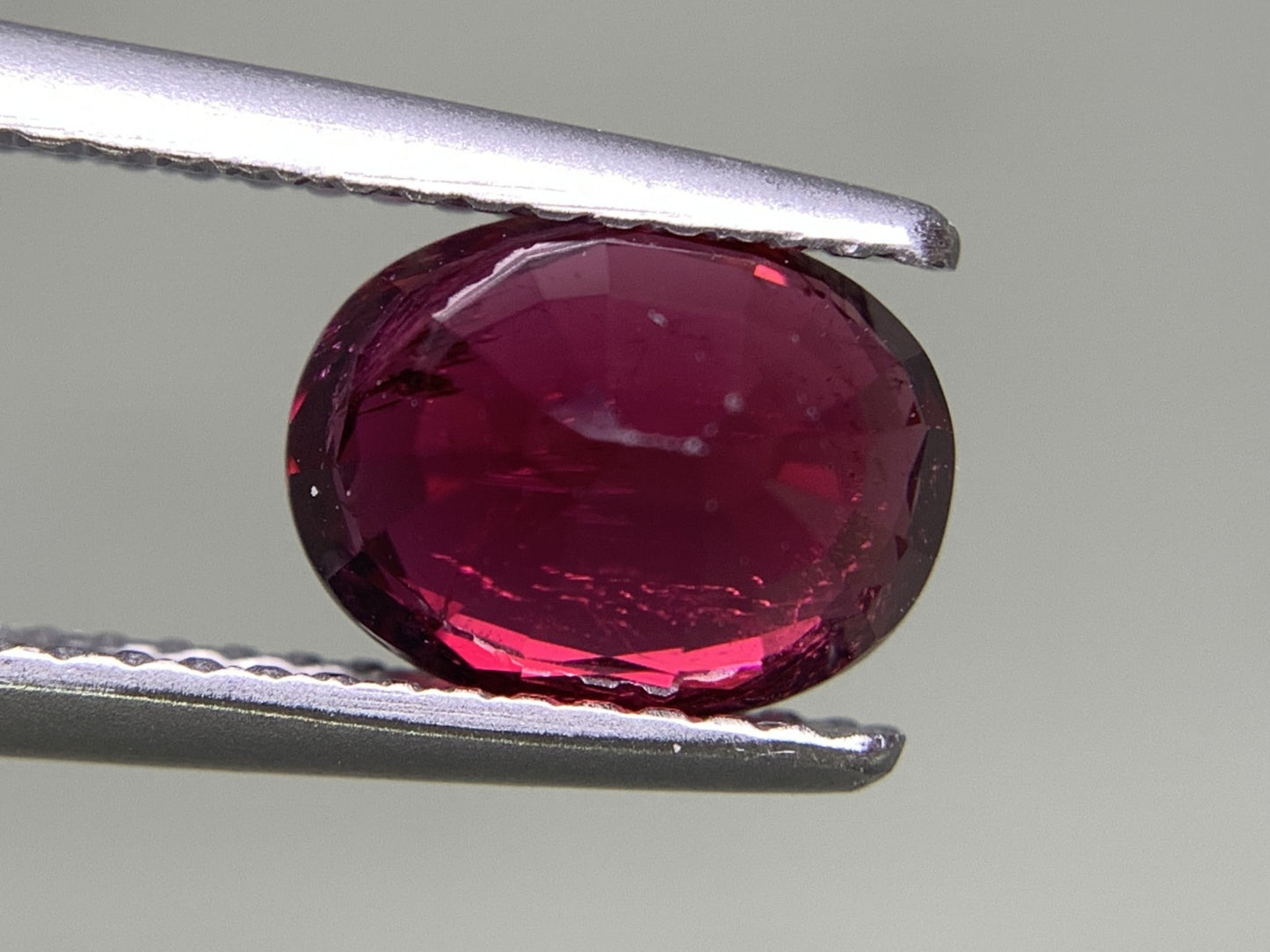 ルベライト（トルマリン） 2.056ct 宝石ソーティング付き  8.9㎜×6.6㎜×5.0㎜  ルース（ 裸石 ） 2633Y