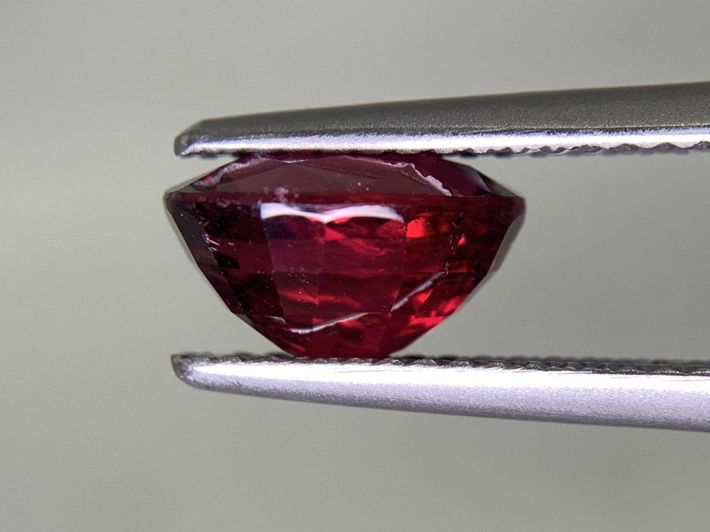ルベライト（トルマリン） 2.056ct 宝石ソーティング付き  8.9㎜×6.6㎜×5.0㎜  ルース（ 裸石 ） 2633Y