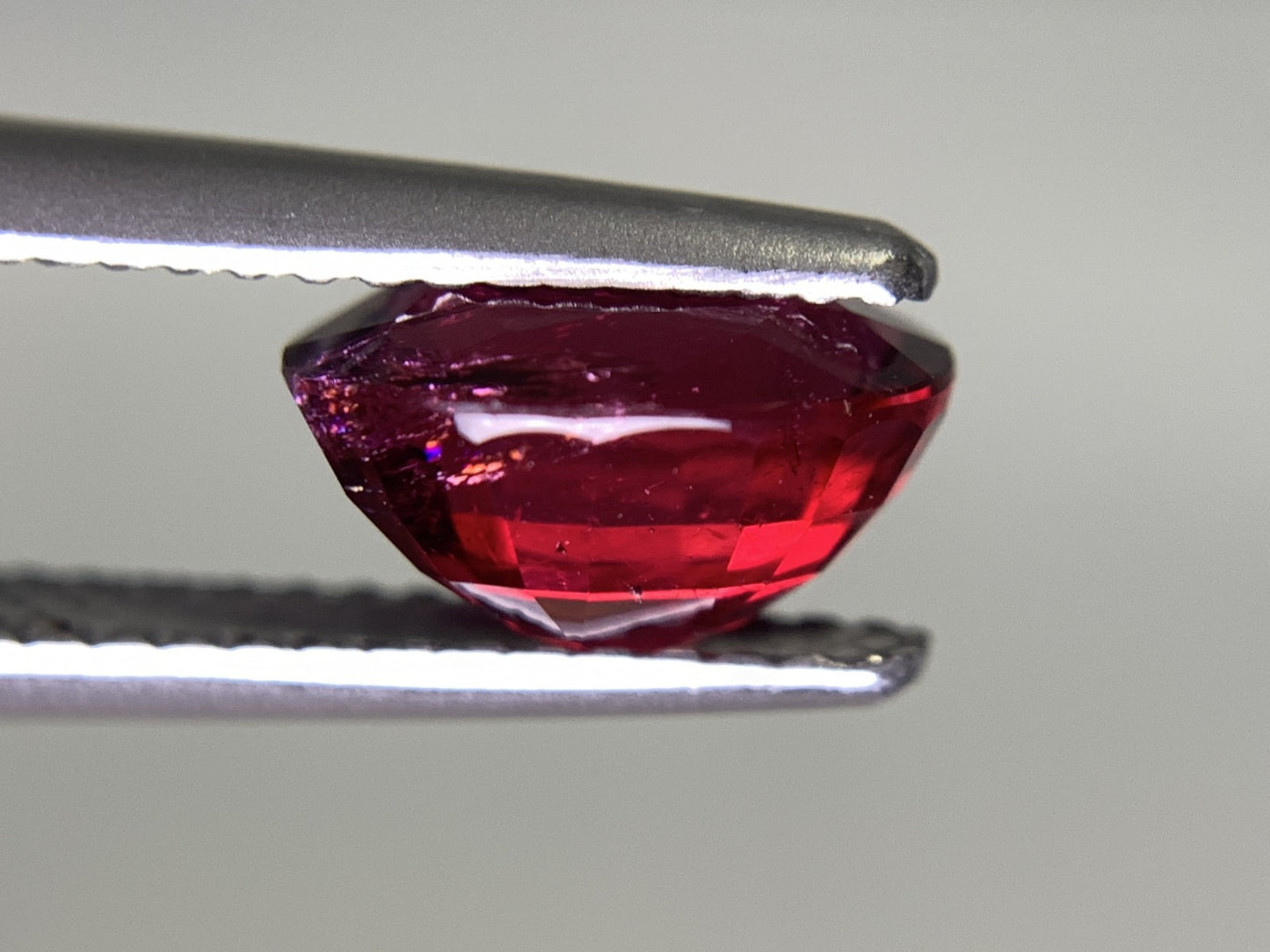 ルベライト（トルマリン） 2.056ct 宝石ソーティング付き  8.9㎜×6.6㎜×5.0㎜  ルース（ 裸石 ） 2633Y