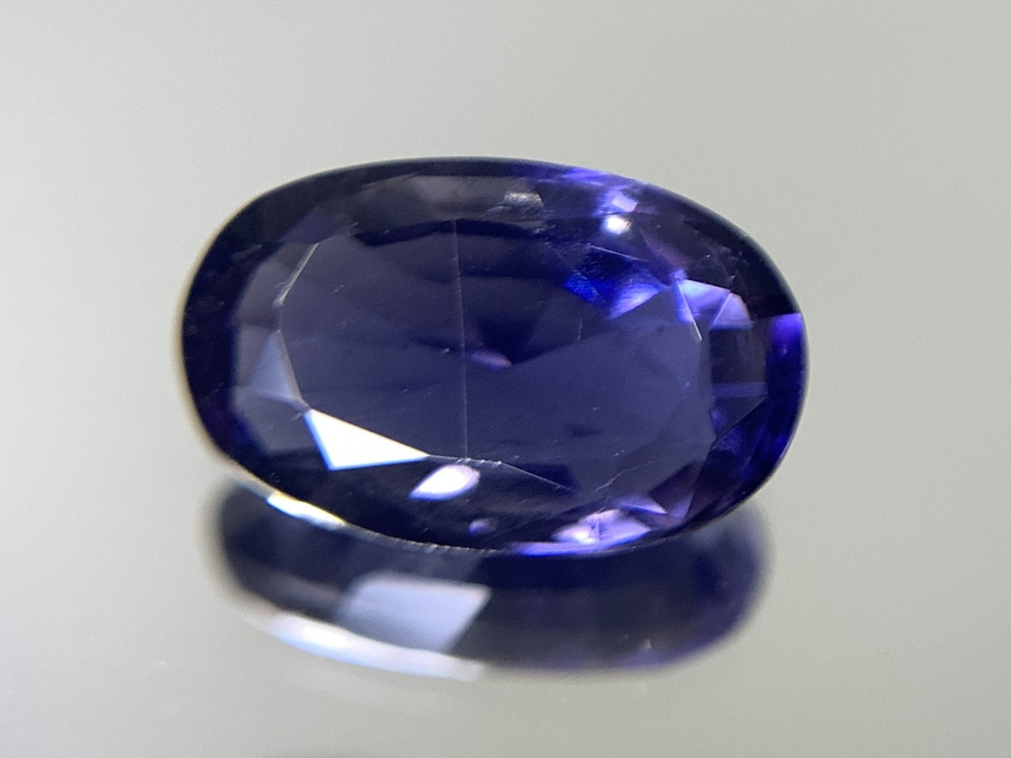 アイオライト 2.344ct 宝石ソーティング付き  11.8㎜×7.5㎜×4.2㎜  ルース（ 裸石 ） 2603Y