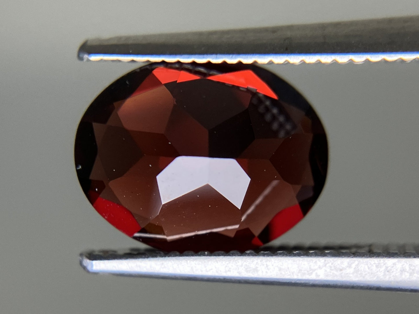 ガーネット 2.688ct  宝石ソーティング付き  9.9㎜×7.9㎜×4.3㎜  天然 ルース（ 裸石 ） 4949YY