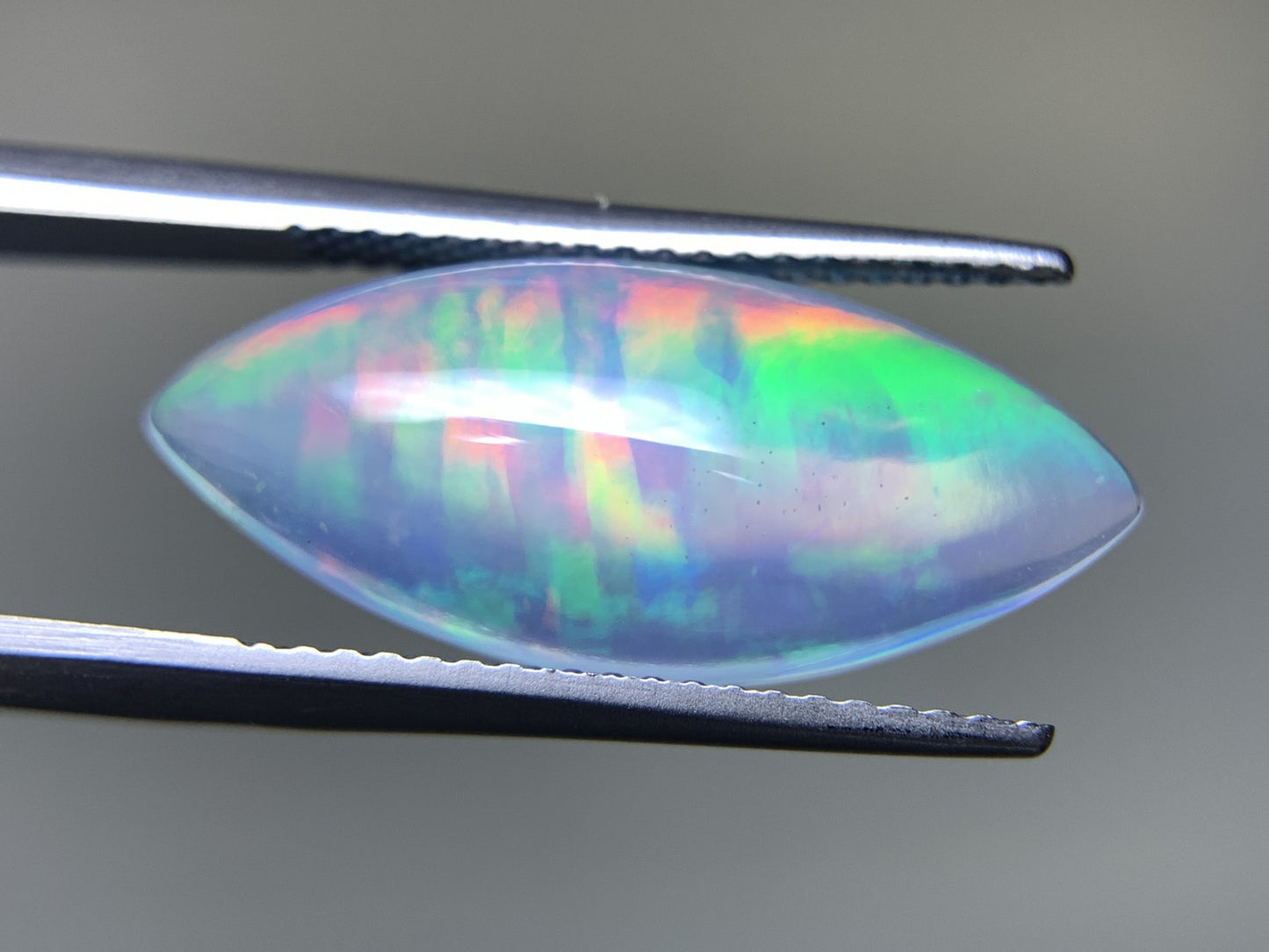 オパール 4.940ct 宝石ソーティング付き  21.3㎜×9.4㎜×5.3㎜  ルース（ 裸石 ） 3033Y