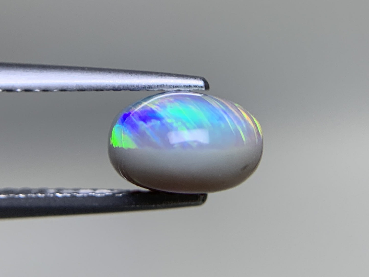 ブラックオパール 天然  1.954ct  宝石ソーティング付き  8.6㎜×7.4㎜×4.9㎜ ルース（ 裸石 ）  6116Y