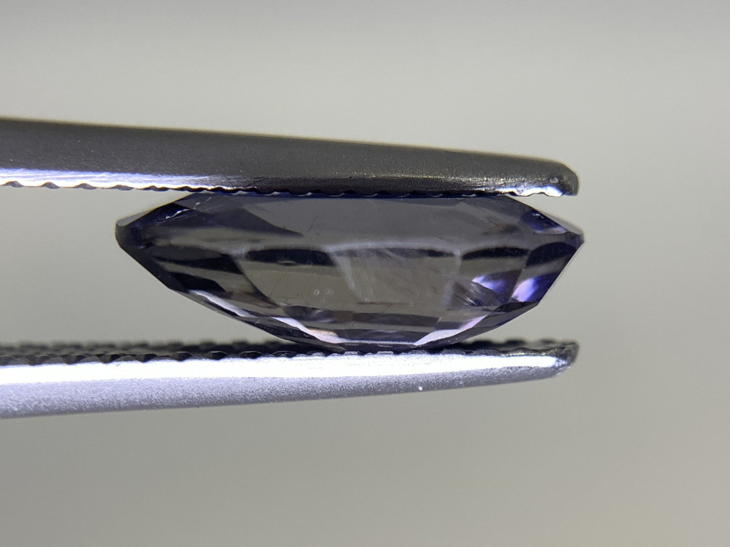 アイオライト 2.344ct 宝石ソーティング付き  11.8㎜×7.5㎜×4.2㎜  ルース（ 裸石 ） 2603Y