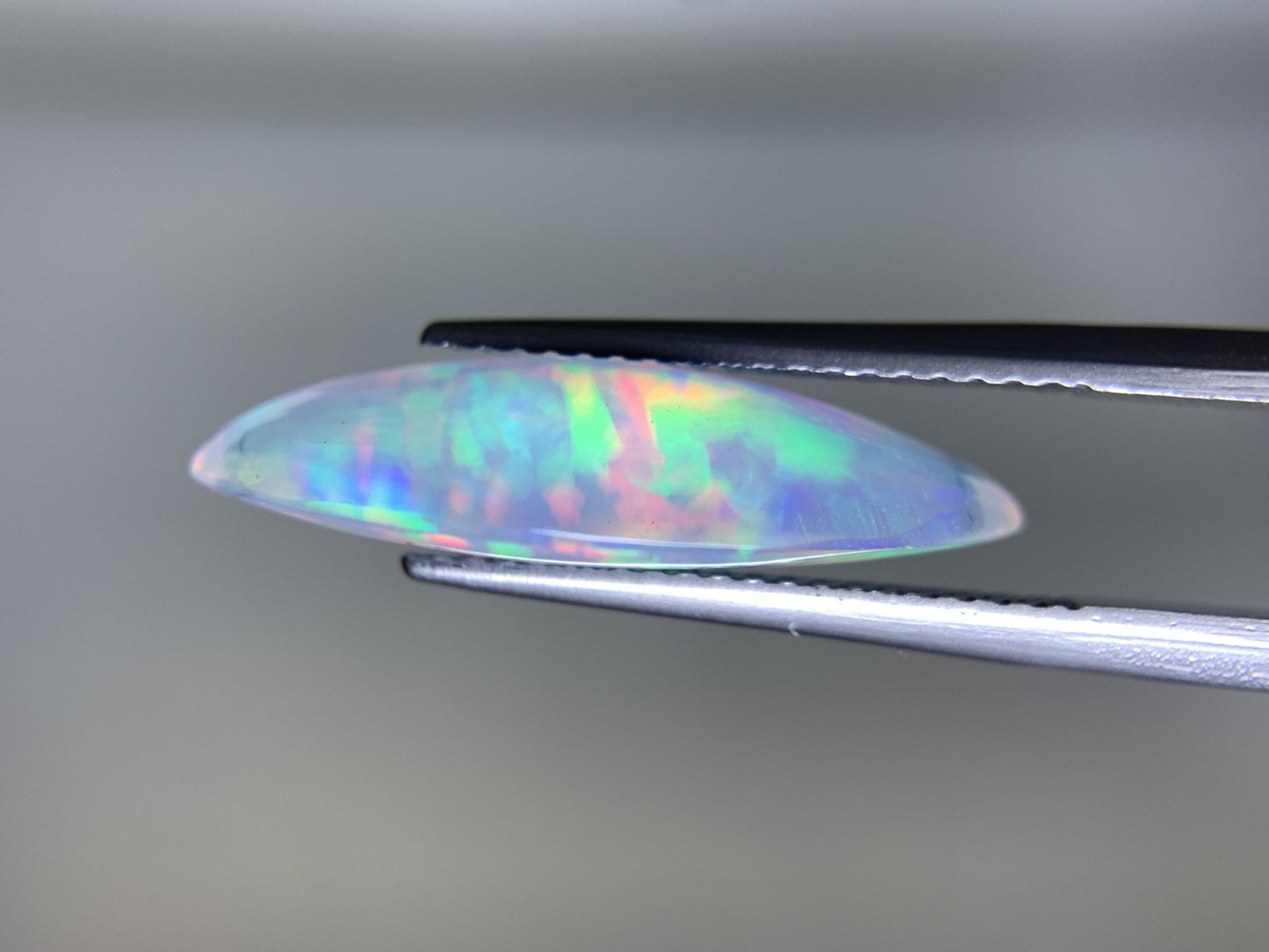 オパール 4.940ct 宝石ソーティング付き  21.3㎜×9.4㎜×5.3㎜  ルース（ 裸石 ） 3033Y