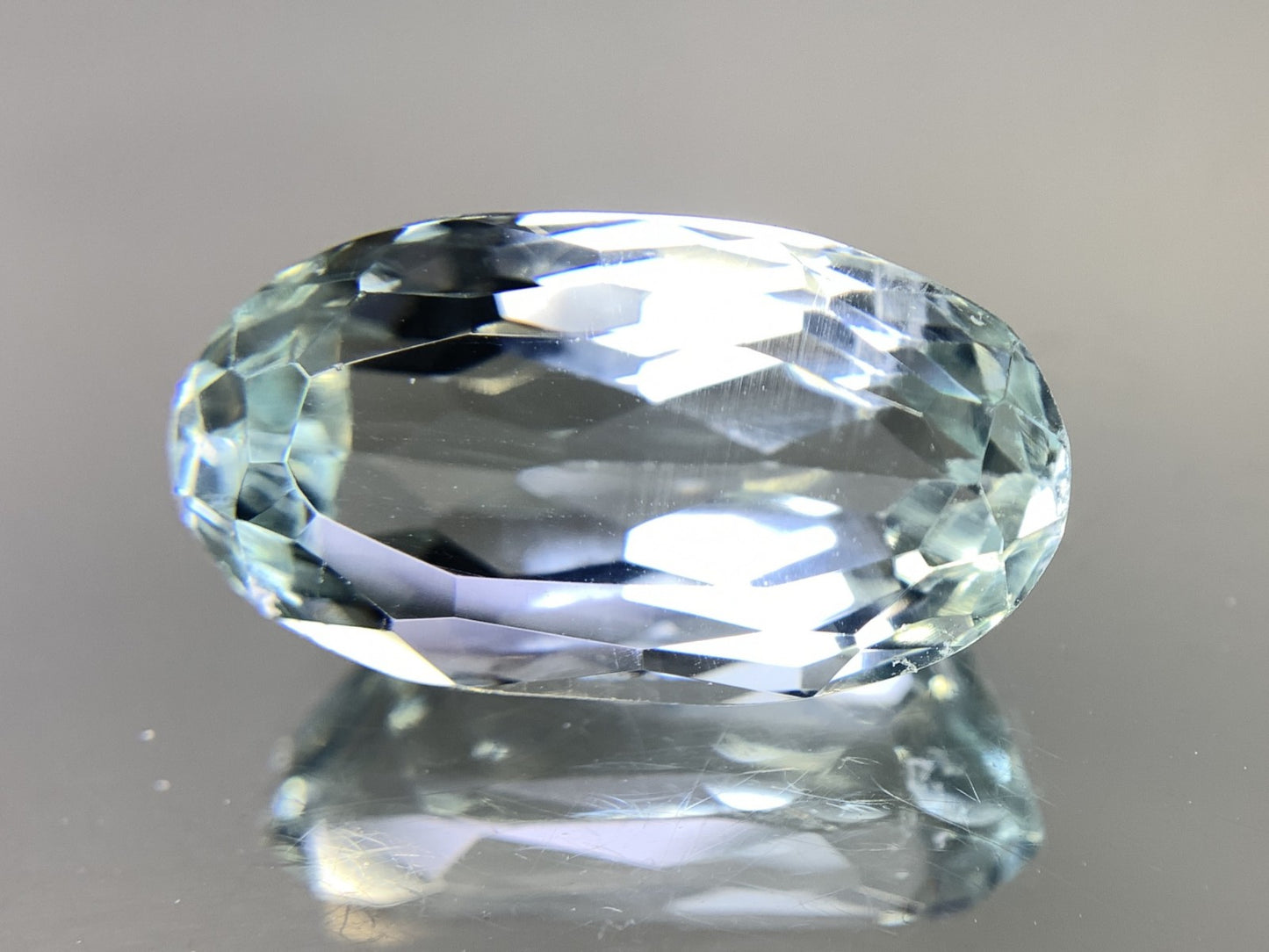 アクアマリン 20.661ct  宝石ソーティング付き  22.7㎜×12.2㎜×10.5㎜  天然 ルース（ 裸石 ） 2628Y