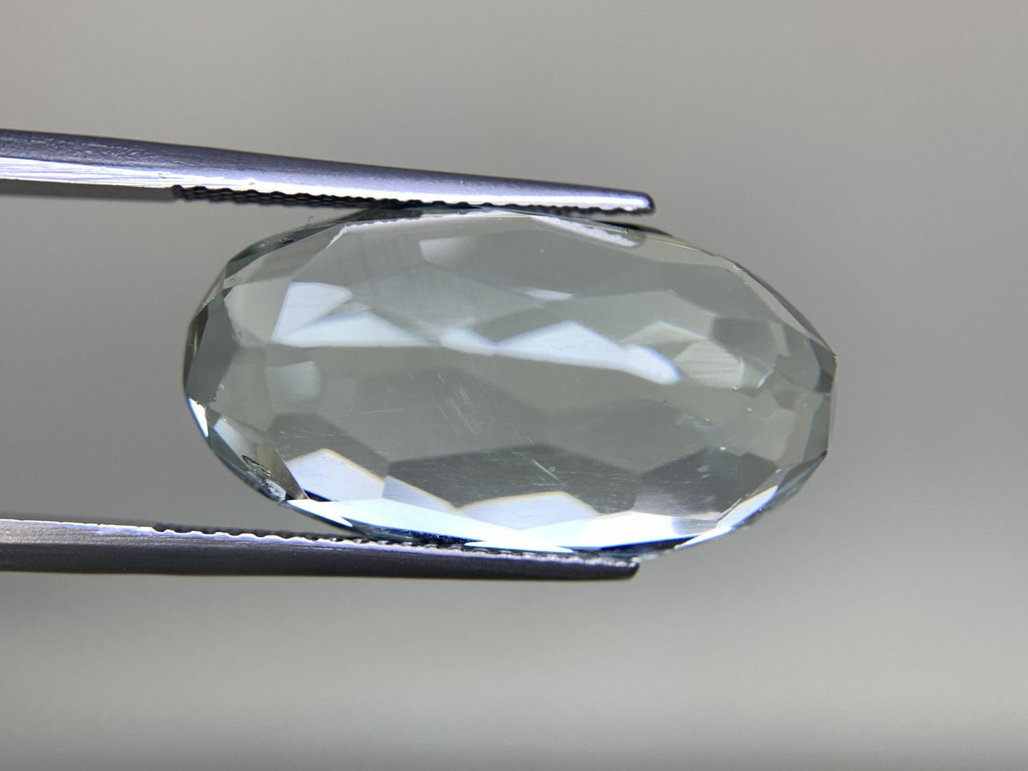 アクアマリン 20.661ct  宝石ソーティング付き  22.7㎜×12.2㎜×10.5㎜  天然 ルース（ 裸石 ） 2628Y