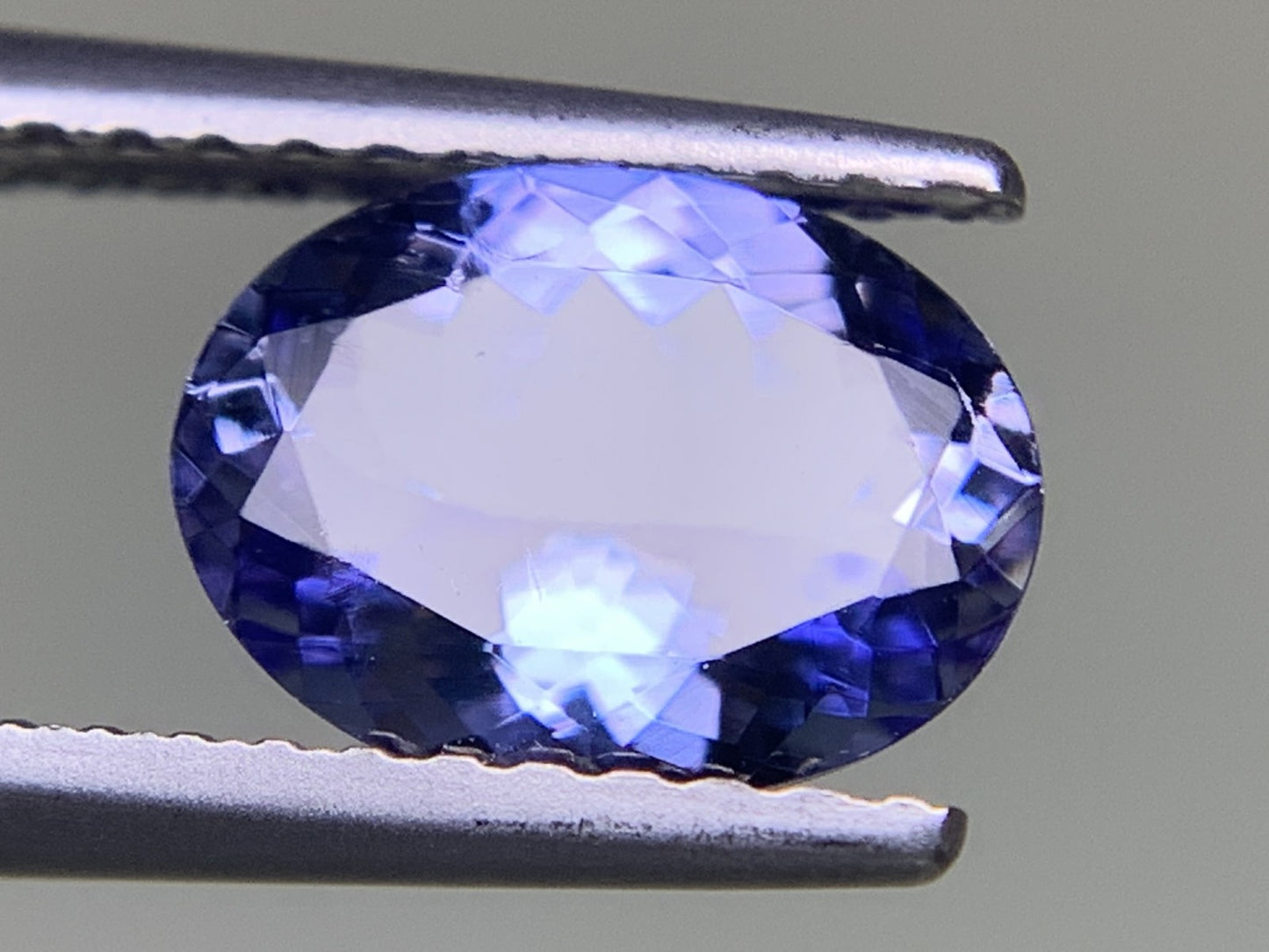 タンザナイト 1.424ct 宝石ソーティング付き  8.4㎜×6.4㎜×3.7㎜  ルース（ 裸石 ） 3281Y