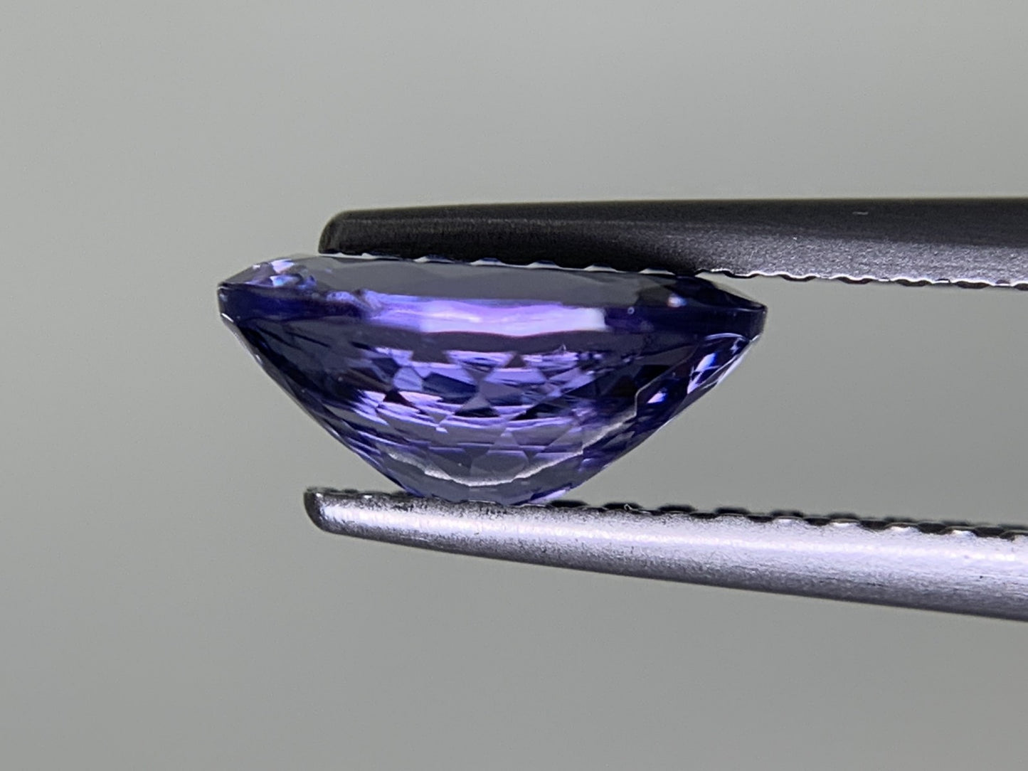 タンザナイト 1.424ct 宝石ソーティング付き  8.4㎜×6.4㎜×3.7㎜  ルース（ 裸石 ） 3281Y