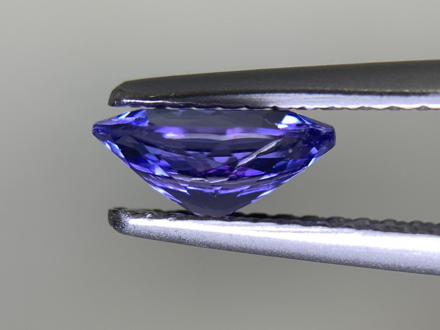 タンザナイト 1.129ct 宝石ソーティング付き  7.9㎜×6.0㎜×3.6㎜  ルース（ 裸石 ） 2062Y