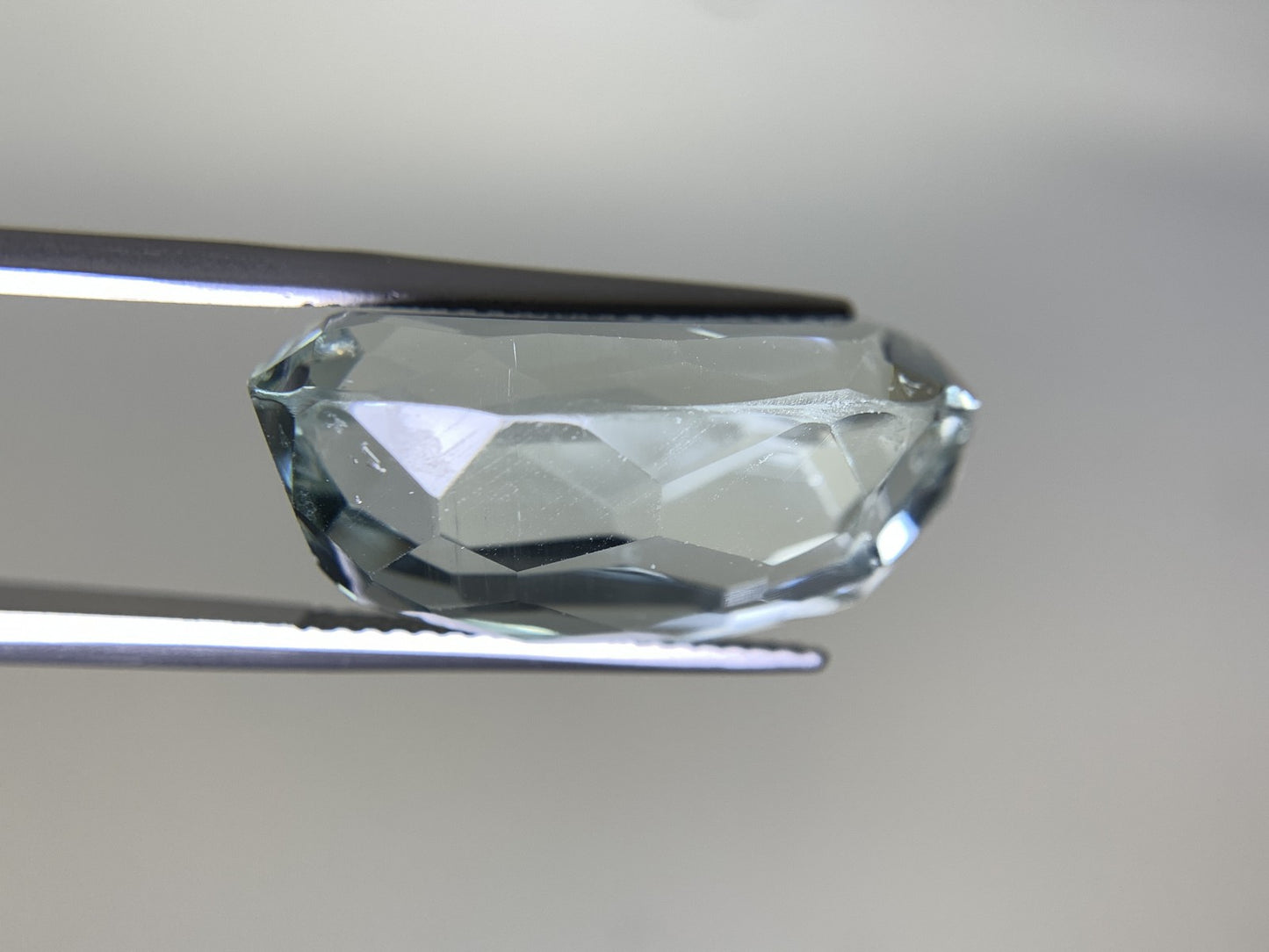 アクアマリン 20.661ct  宝石ソーティング付き  22.7㎜×12.2㎜×10.5㎜  天然 ルース（ 裸石 ） 2628Y