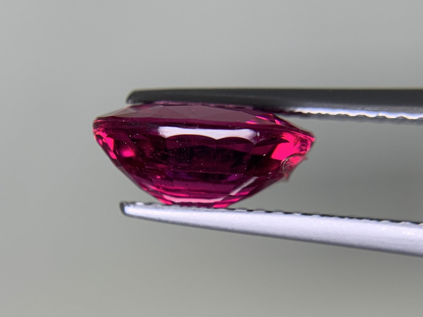 ルベライト 2.723ct 宝石ソーティング付き  10.2㎜×8.1㎜×4.7㎜  ルース（ 裸石 ） 3579Y