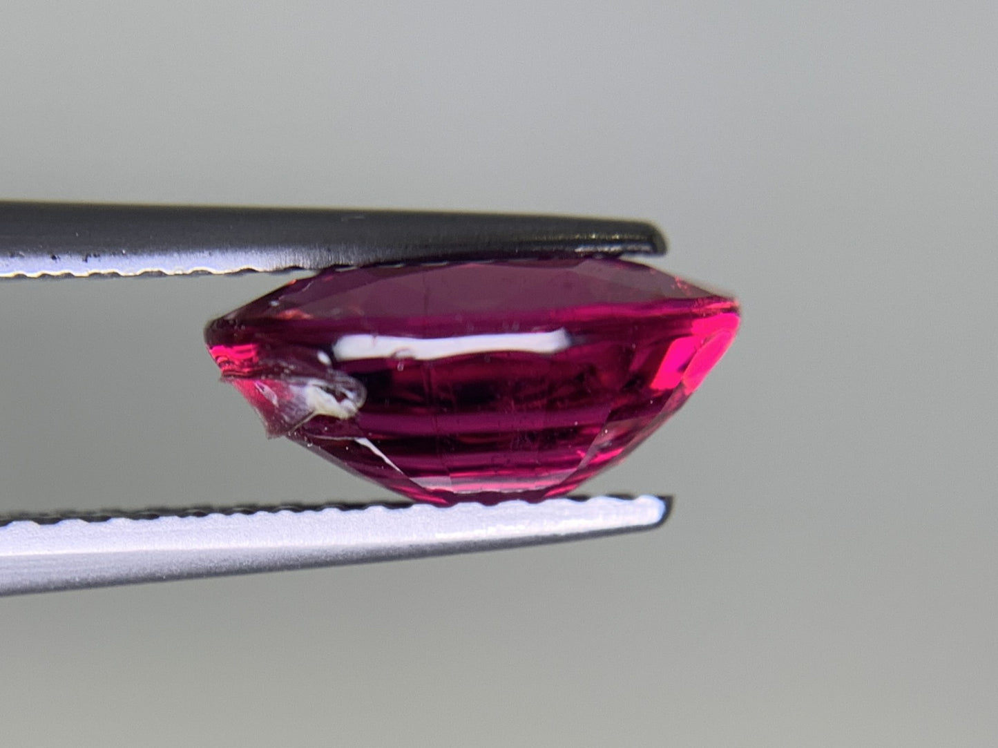 ルベライト 2.723ct 宝石ソーティング付き  10.2㎜×8.1㎜×4.7㎜  ルース（ 裸石 ） 3579Y