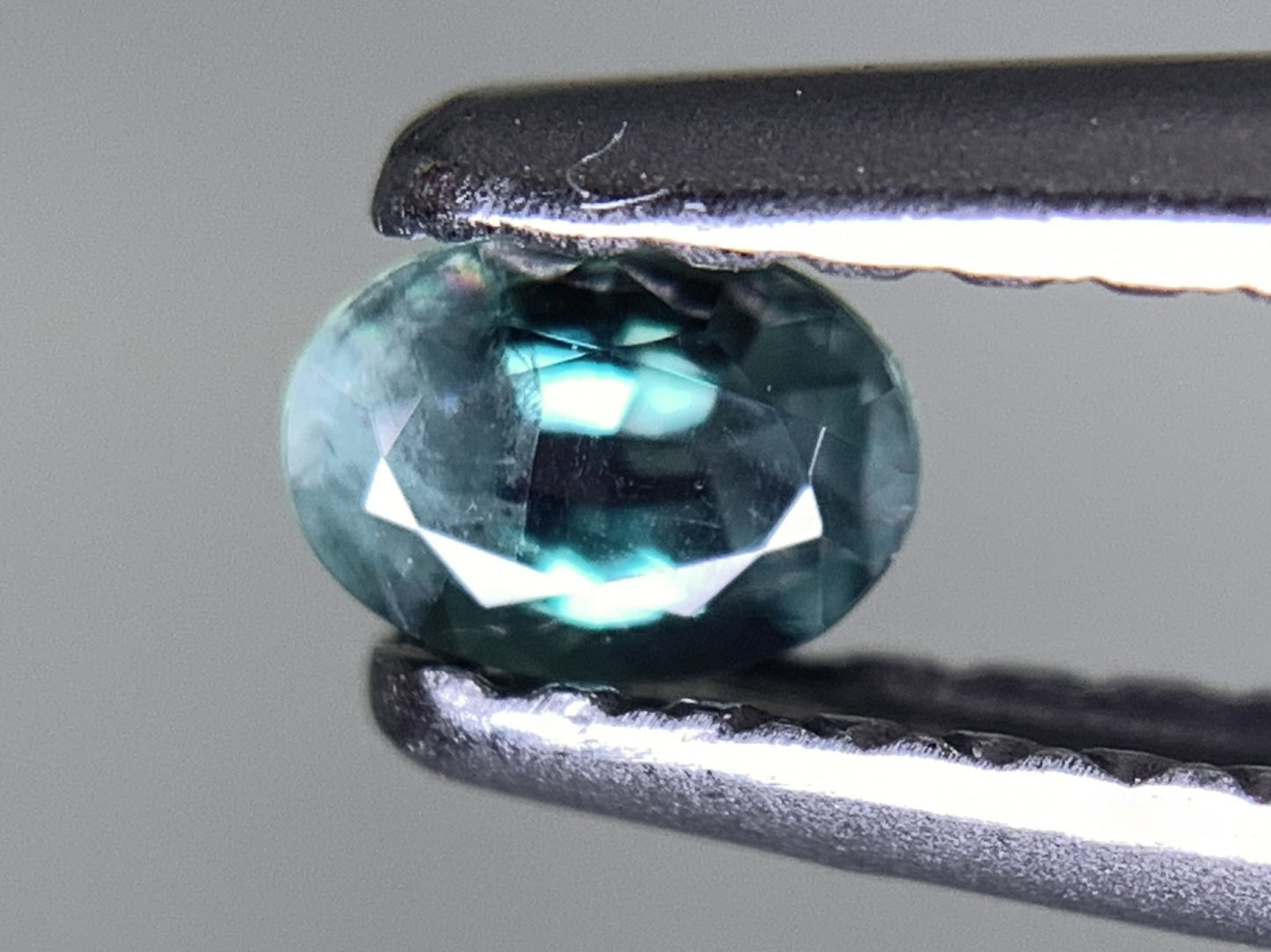 アレキサンドライト 0.200ct 宝石ソーティング付き  4.0㎜×2.8㎜×2.0㎜  ルース（ 裸石 ） 2590Y