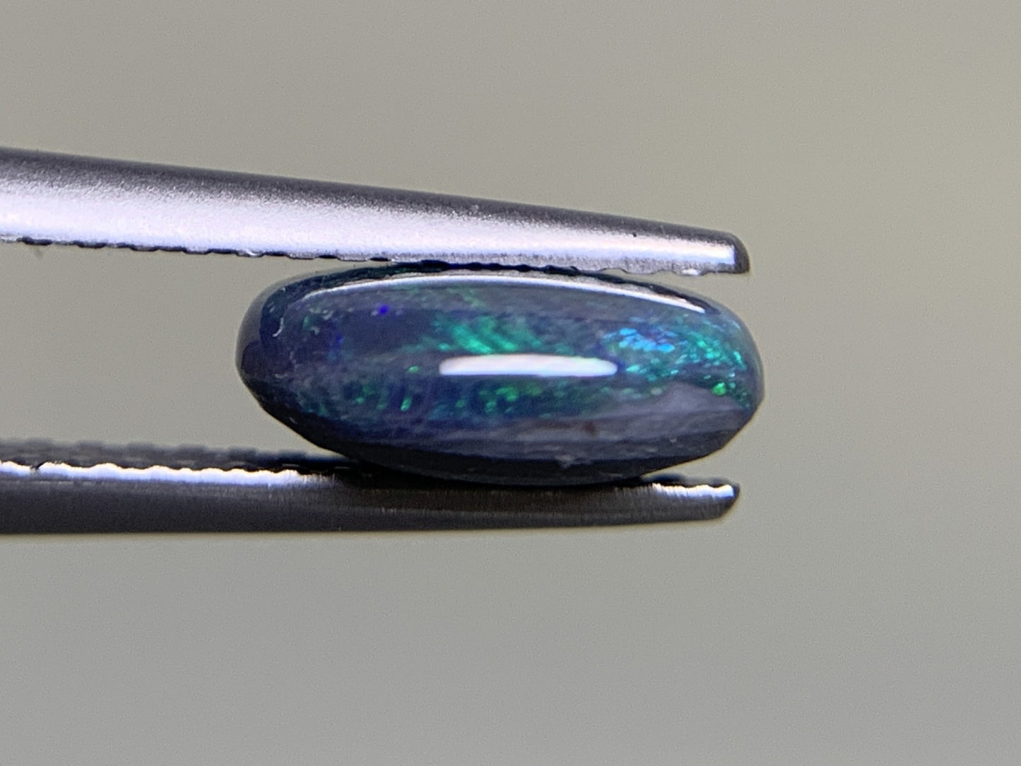 ブラックオパール 1.372ct  宝石ソーティング付き  8.5㎜×7.2㎜×3.4㎜  ルース（ 裸石 ） 2113Y