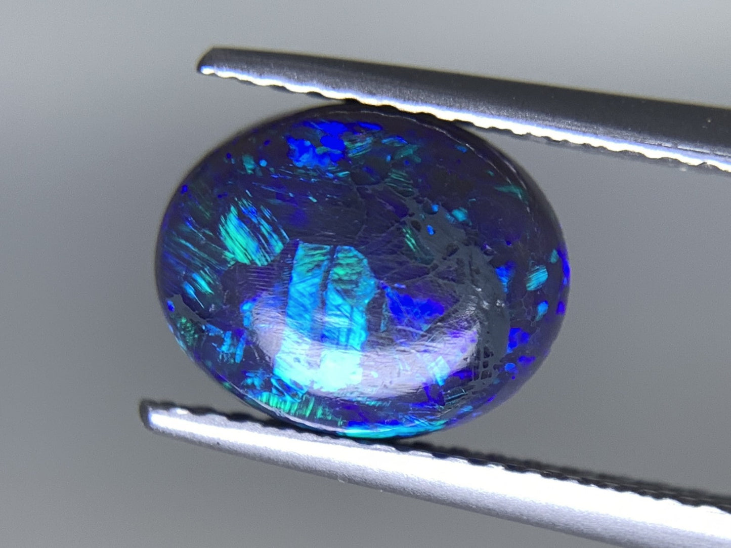 ブラックオパール  天然  1.945ct  中央宝石ソーティング付き  9.5㎜×7.6㎜×4.3㎜   天然 ルース（ 裸石 ） 5210Y