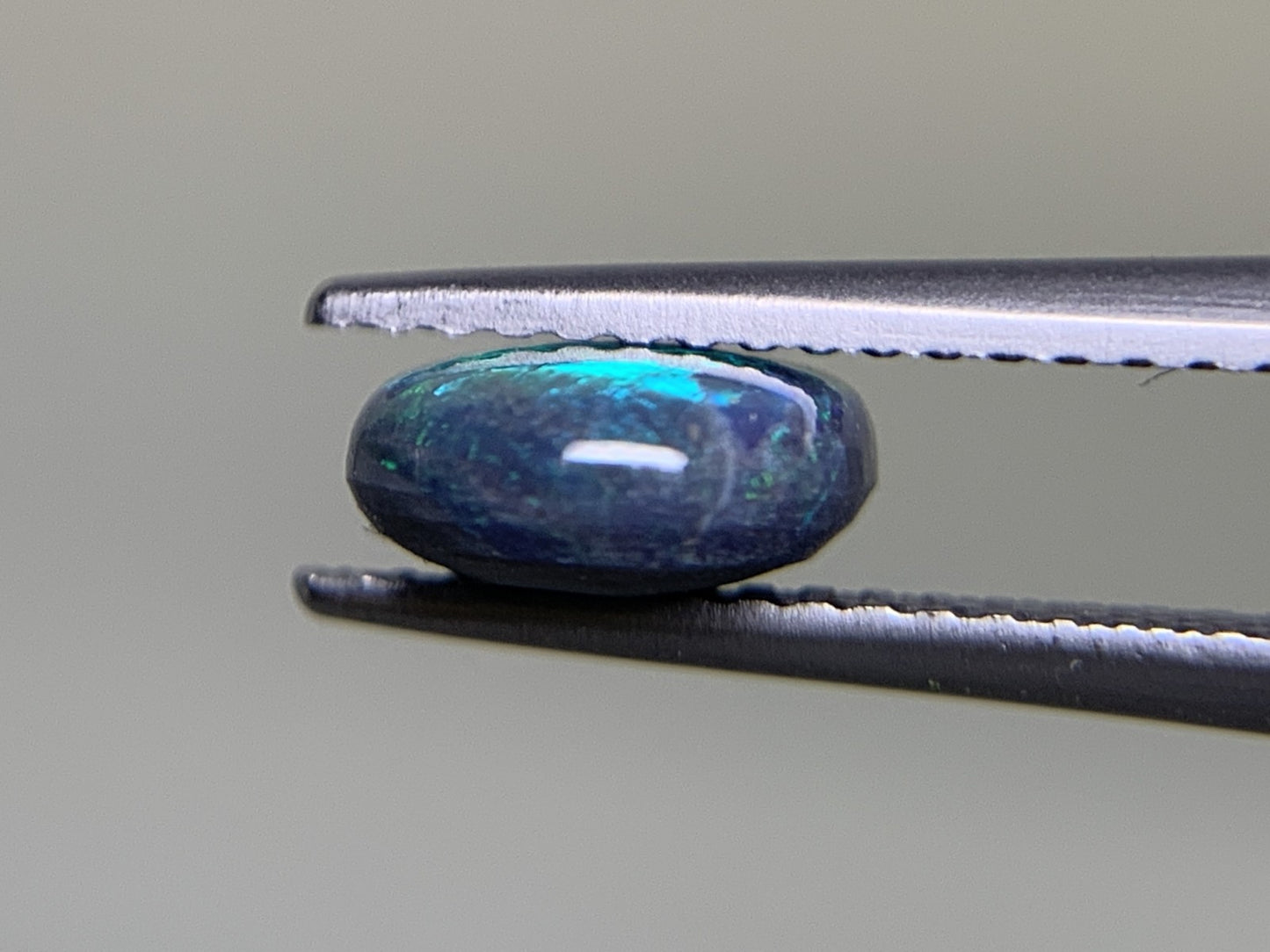 ブラックオパール 1.372ct  宝石ソーティング付き  8.5㎜×7.2㎜×3.4㎜  ルース（ 裸石 ） 2113Y