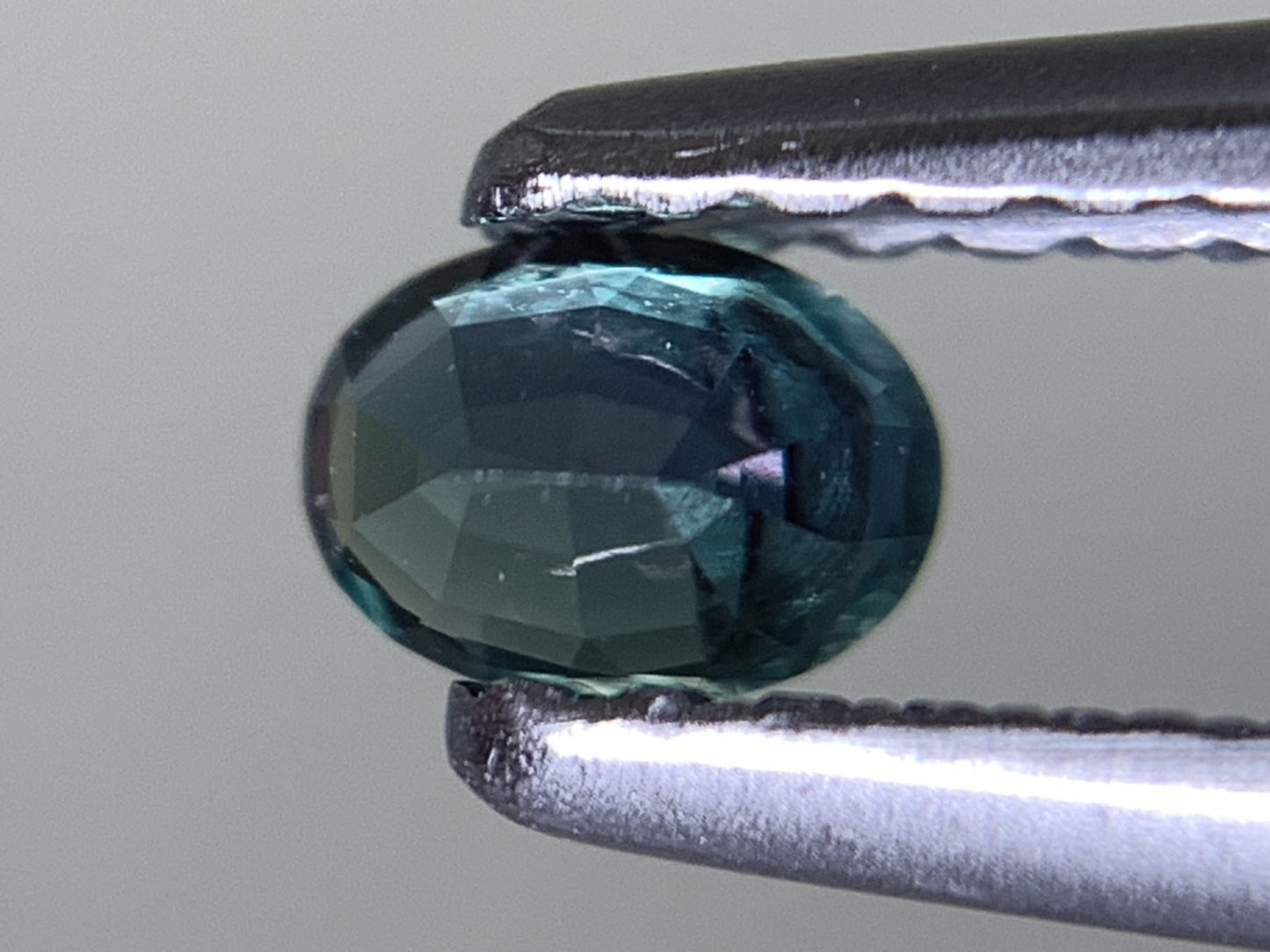 アレキサンドライト 0.200ct 宝石ソーティング付き  4.0㎜×2.8㎜×2.0㎜  ルース（ 裸石 ） 2590Y